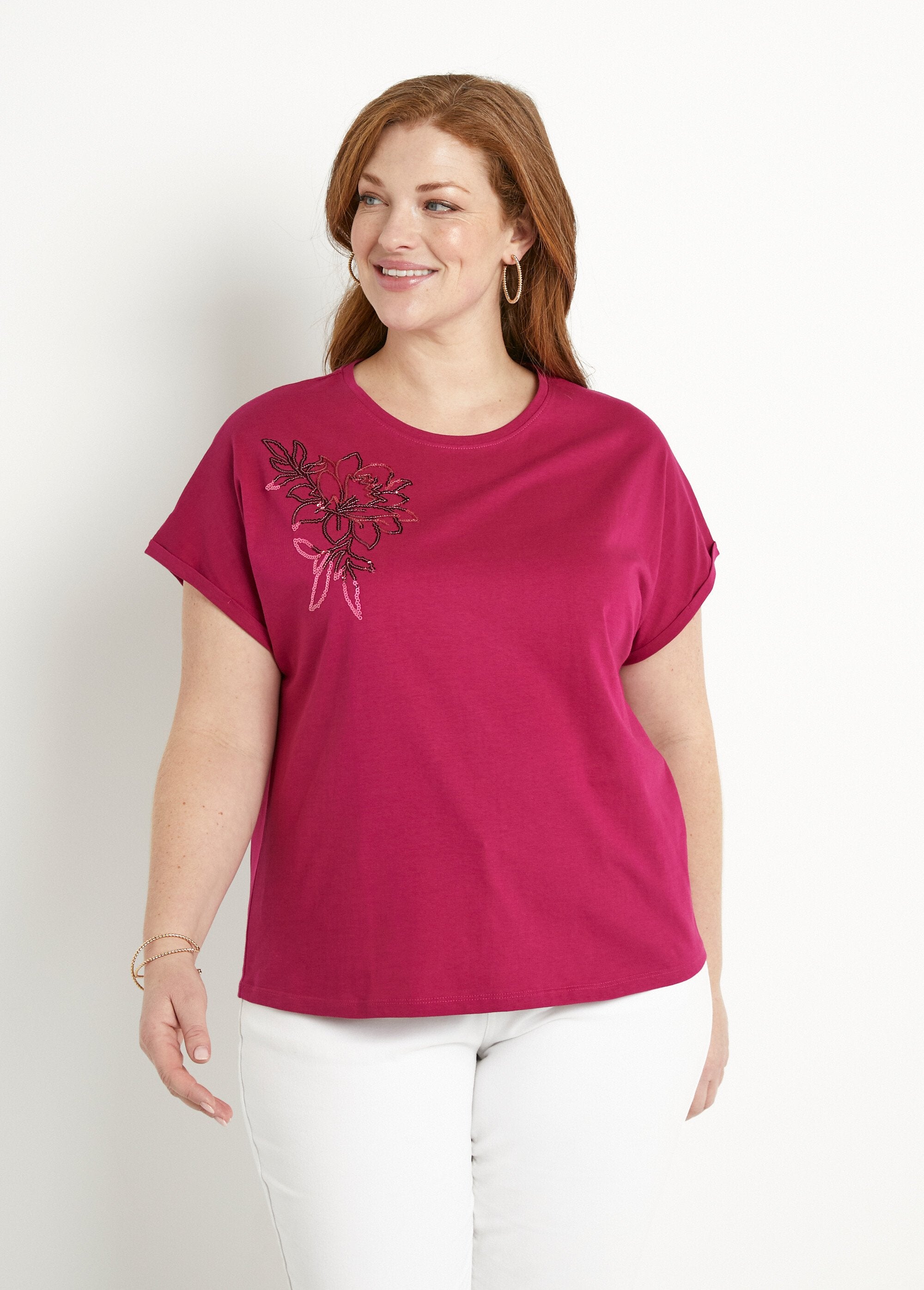 Camiseta_de_algodón_lisa_con_mangas_cortas_y_lentejuelas._Cassis_FA1_curvy
