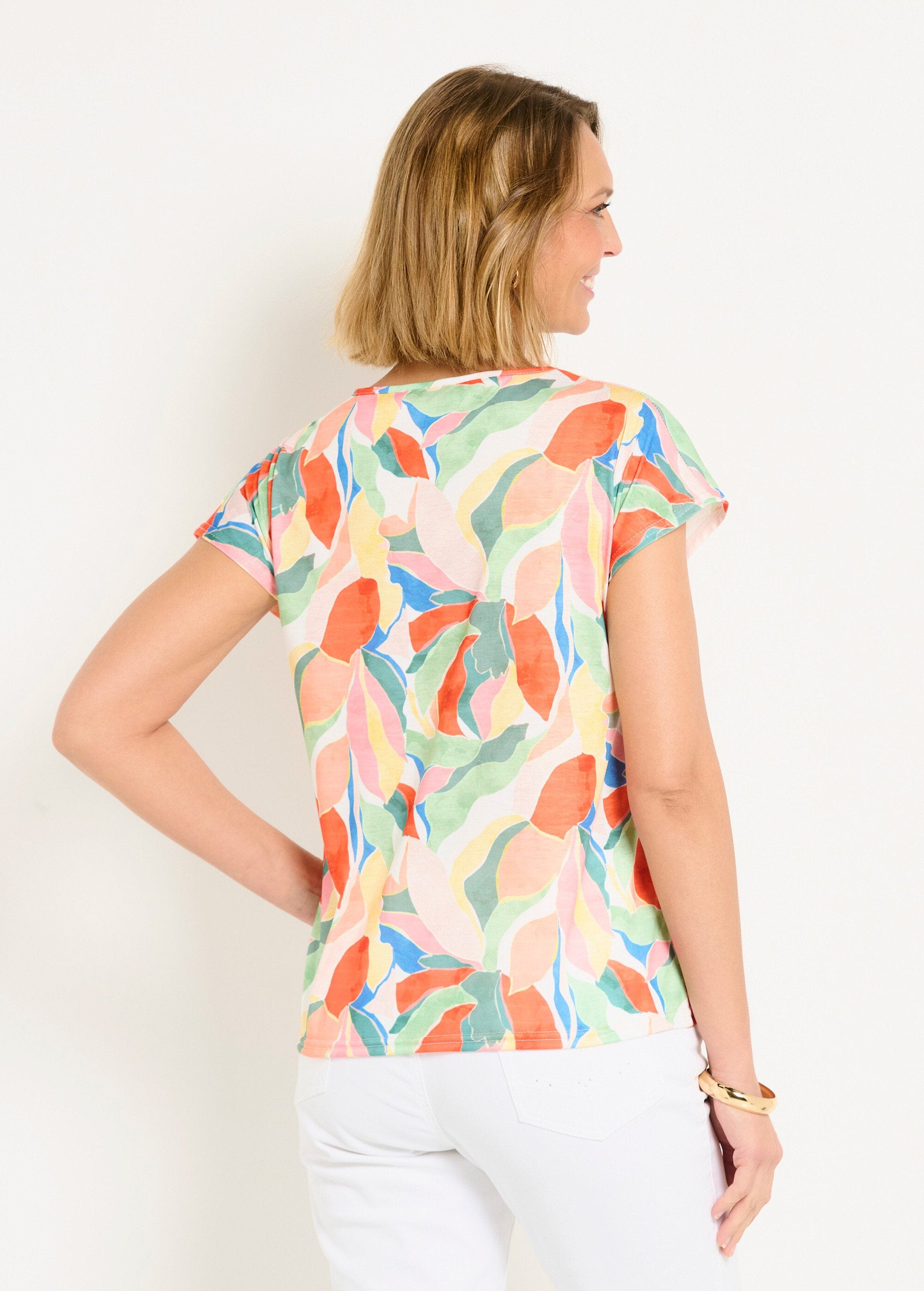 Camiseta_corta_con_cuello_en_V_y_estampado_brillante_Amarillo_y_verde_DO1_slim