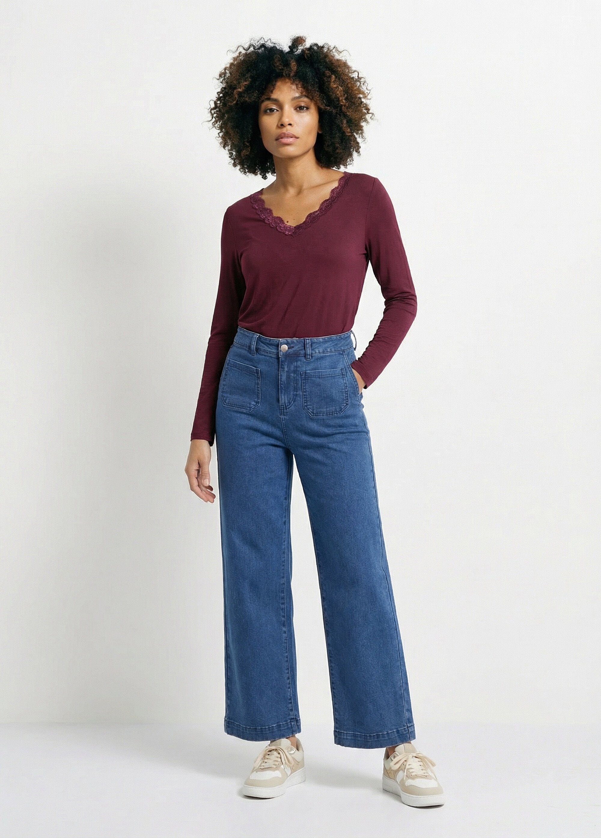 Camiseta_corta_de_encaje_con_cuello_en_V_y_manga_larga_Ciruela_SF1_slim