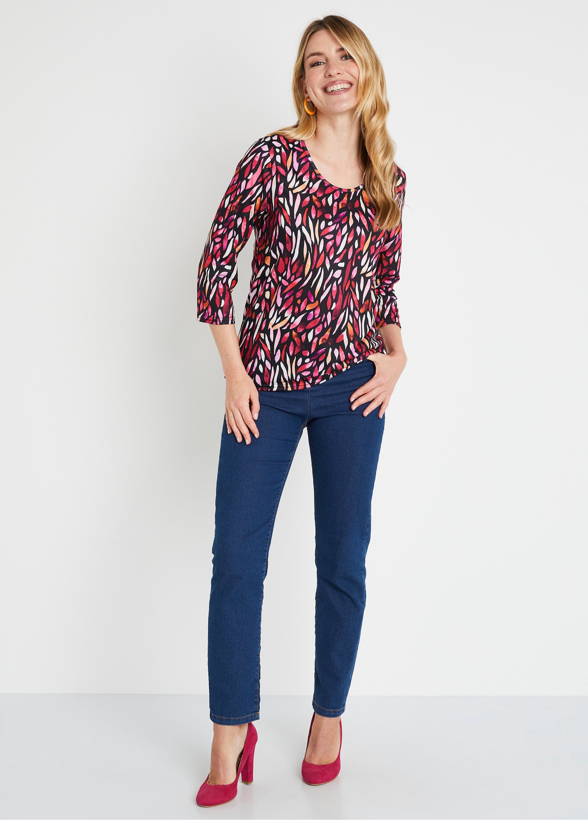 Camiseta_corta,_estampado_fantasía,_cuello_redondo_mandarina_y_rosa_SF1_slim