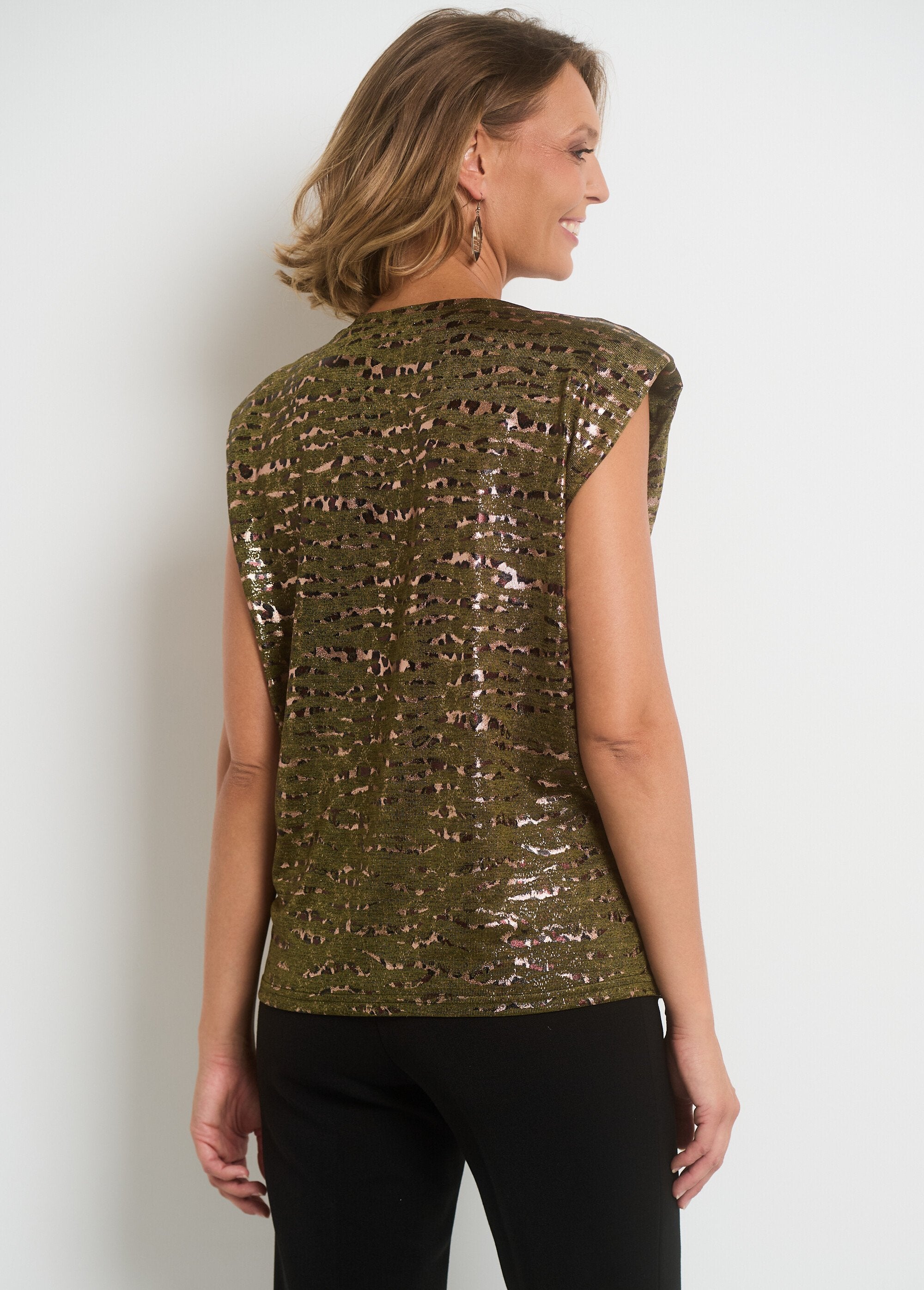 Camiseta_sin_mangas_con_estampado_animal_Estampados_caqui_DO1_slim