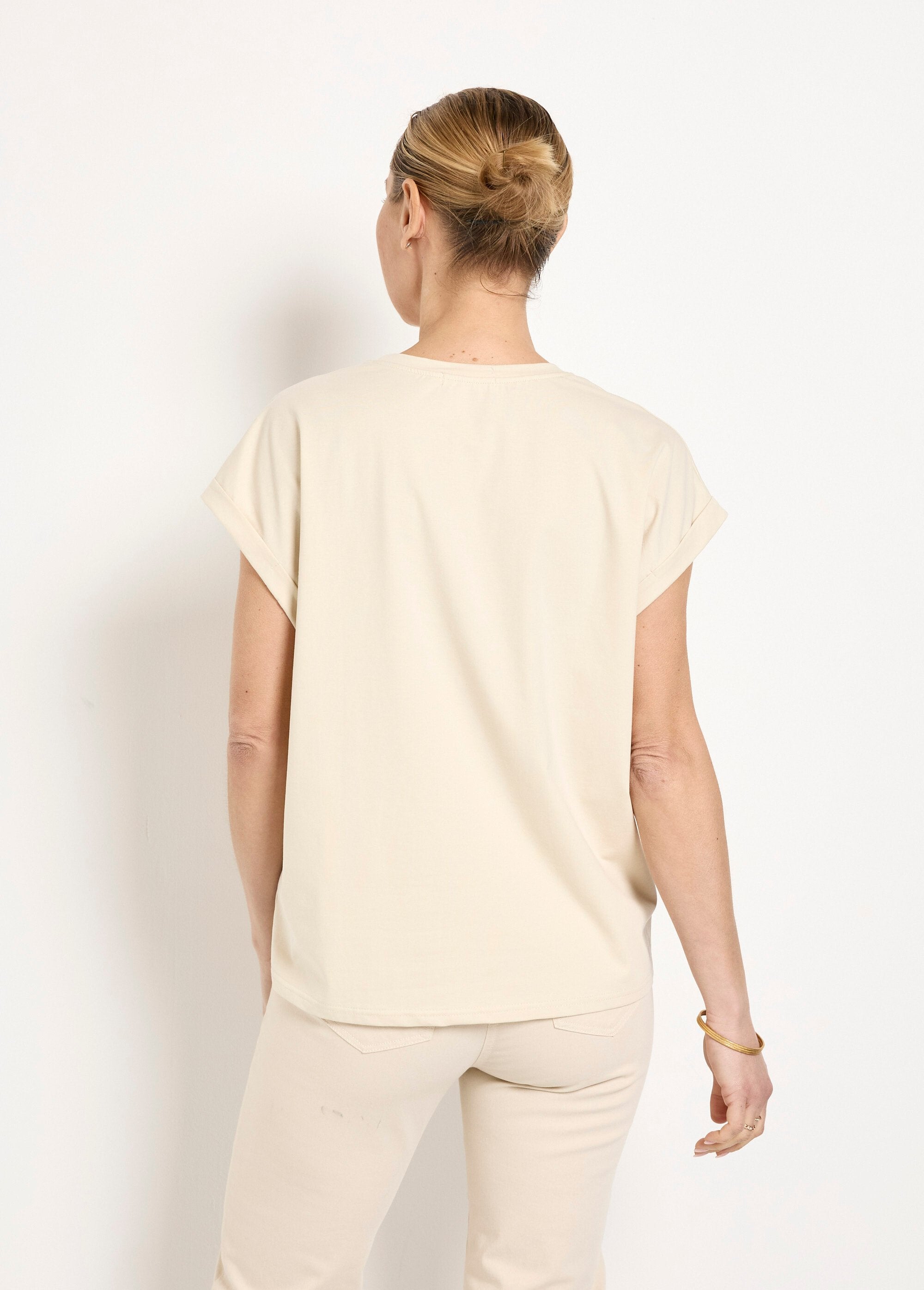 Camiseta_de_manga_corta_con_mensaje_brillante_Beige_DO1_slim