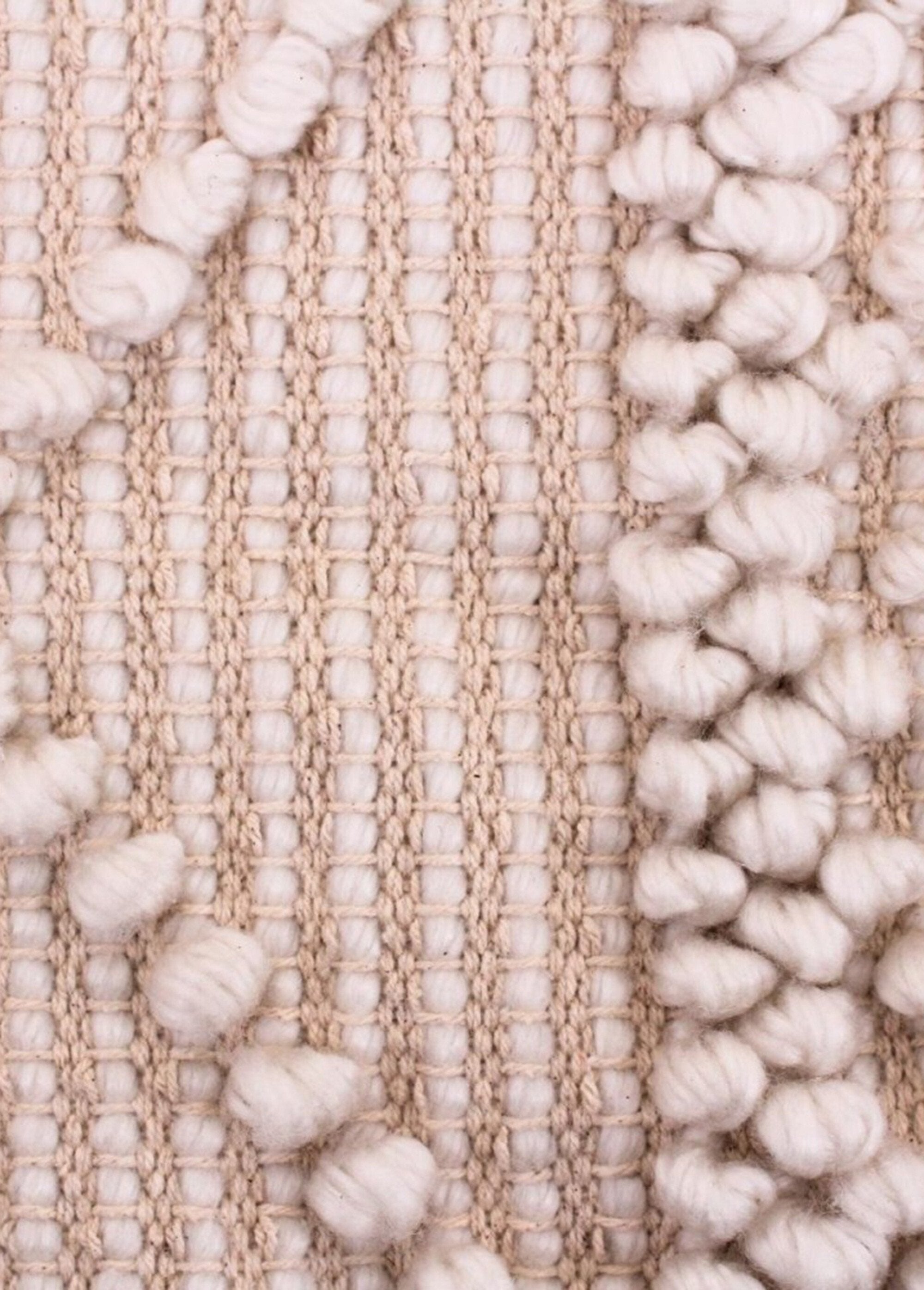 Alfombra_con_estampado_de_bolas_en_relieve,_110x60cm_Natural_DE2_slim