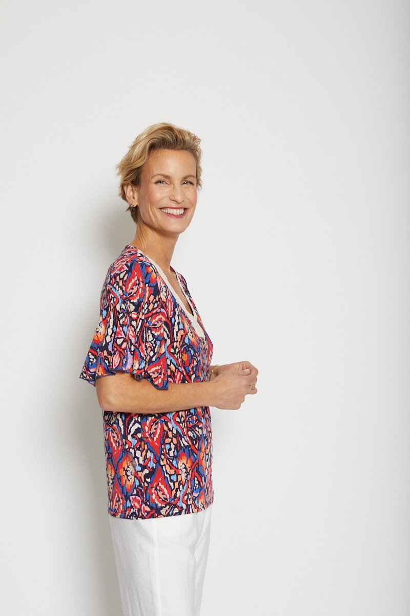 Camiseta_corta_holgada_con_acabado_macramé_Azul_y_rojo_DR1_slim