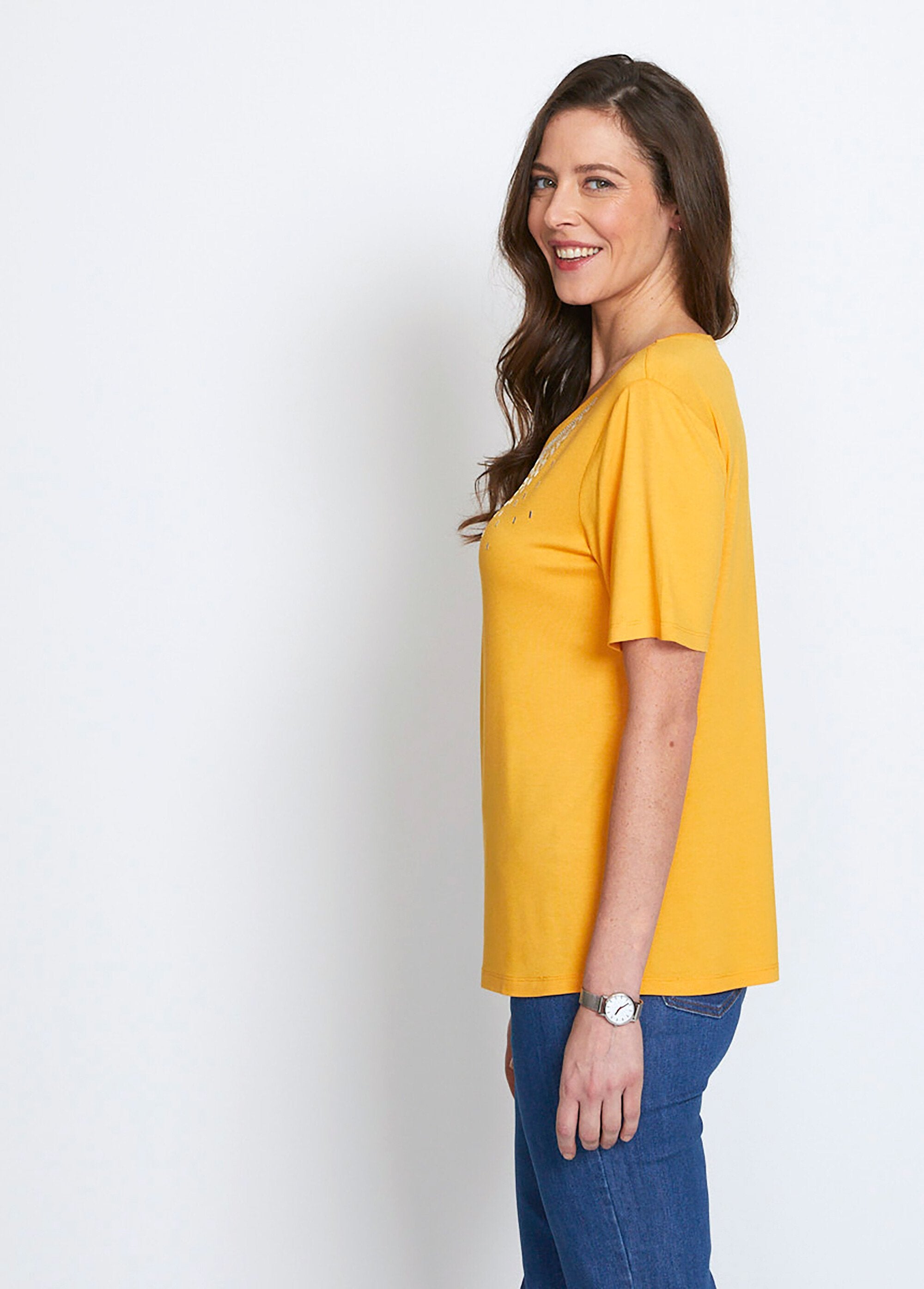 Camiseta_de_punto_con_tachuelas_AMARILLO_GA1_slim
