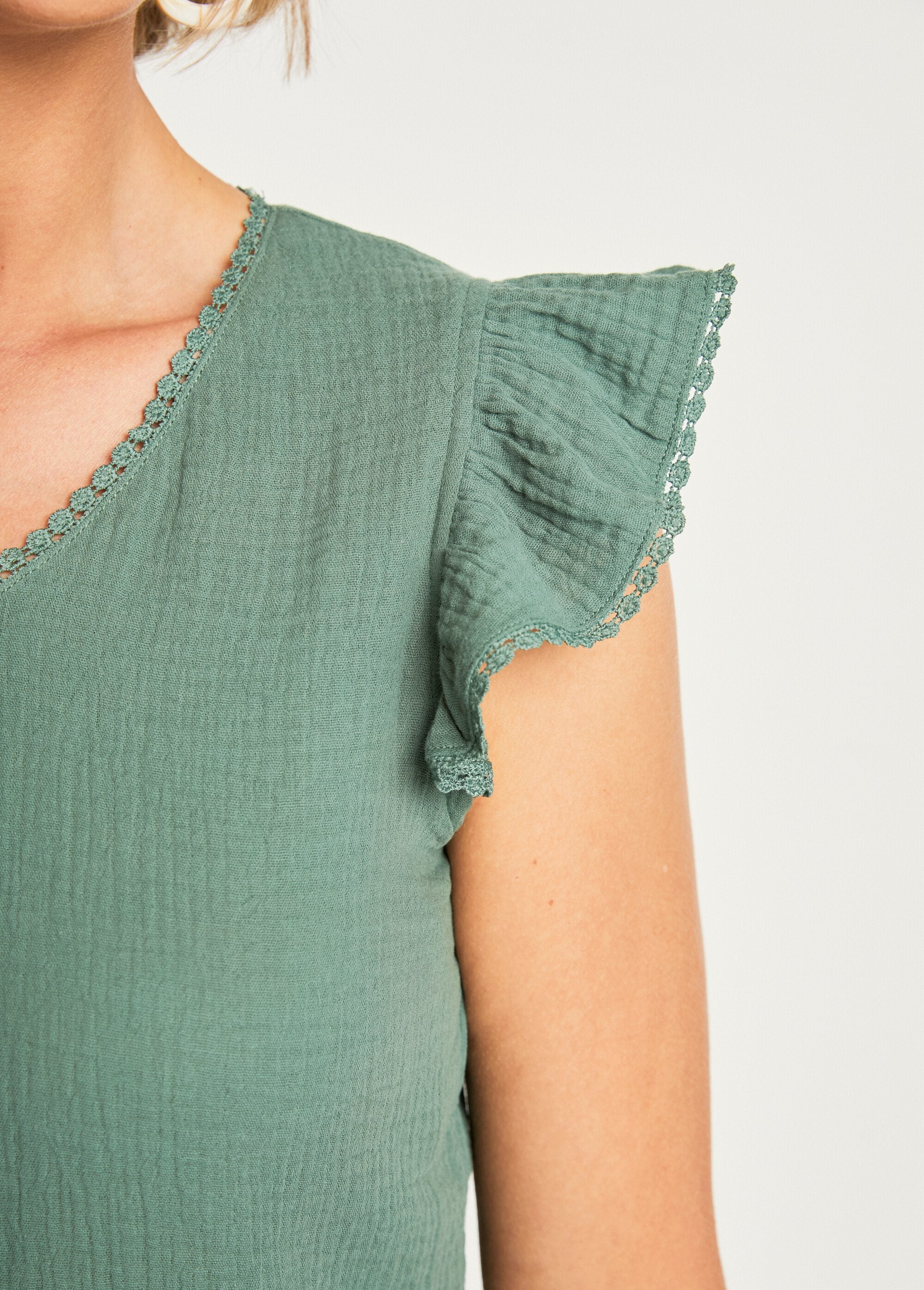 Túnica_con_cuello_en_V_y_mangas_fantasía_Verde_lima_DE2_slim