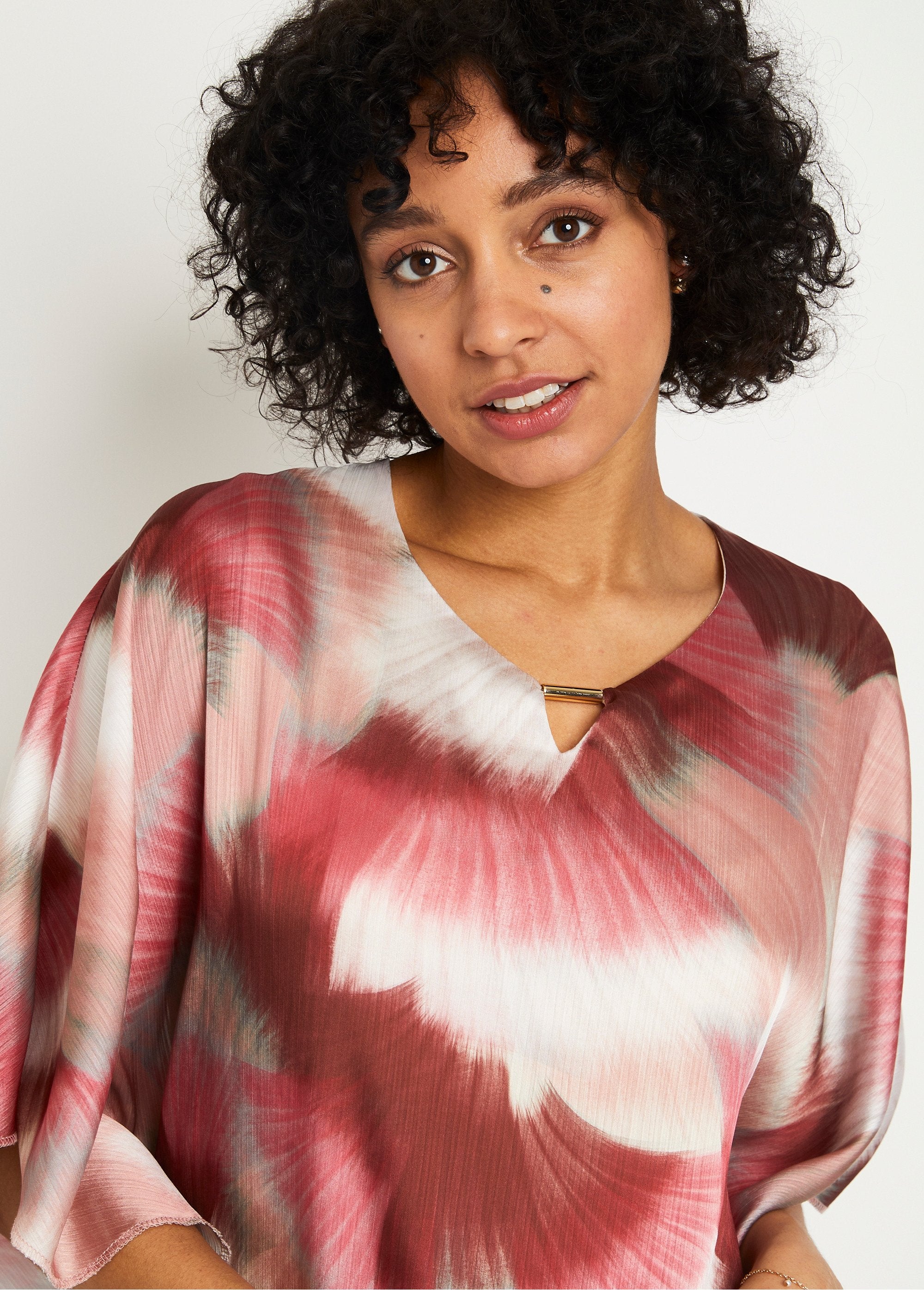 Túnica_larga_holgada_con_estampado_tie_&_tinte_Rosa_y_crudo_DE1_slim