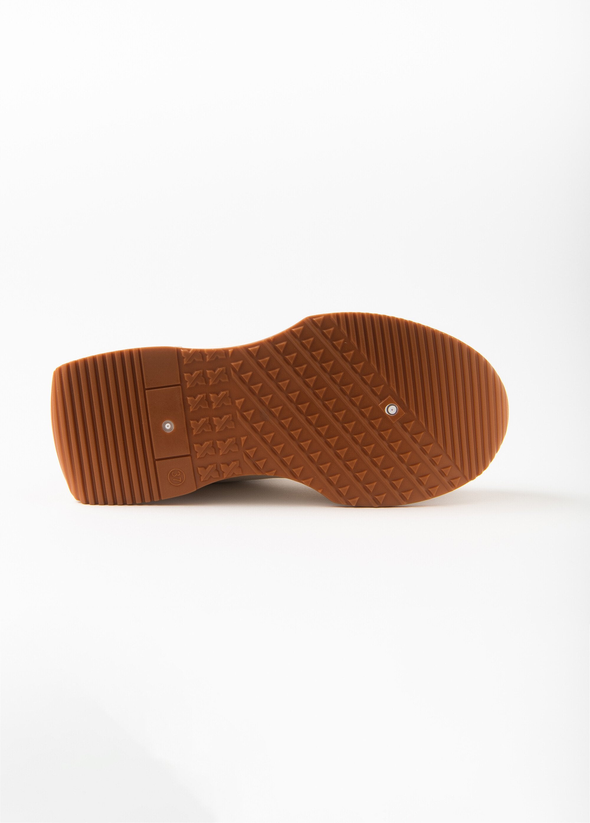 Zapatillas_de_suela_gruesa_con_detalles_iridiscentes_Blanco_y_leopardo_UN1_slim