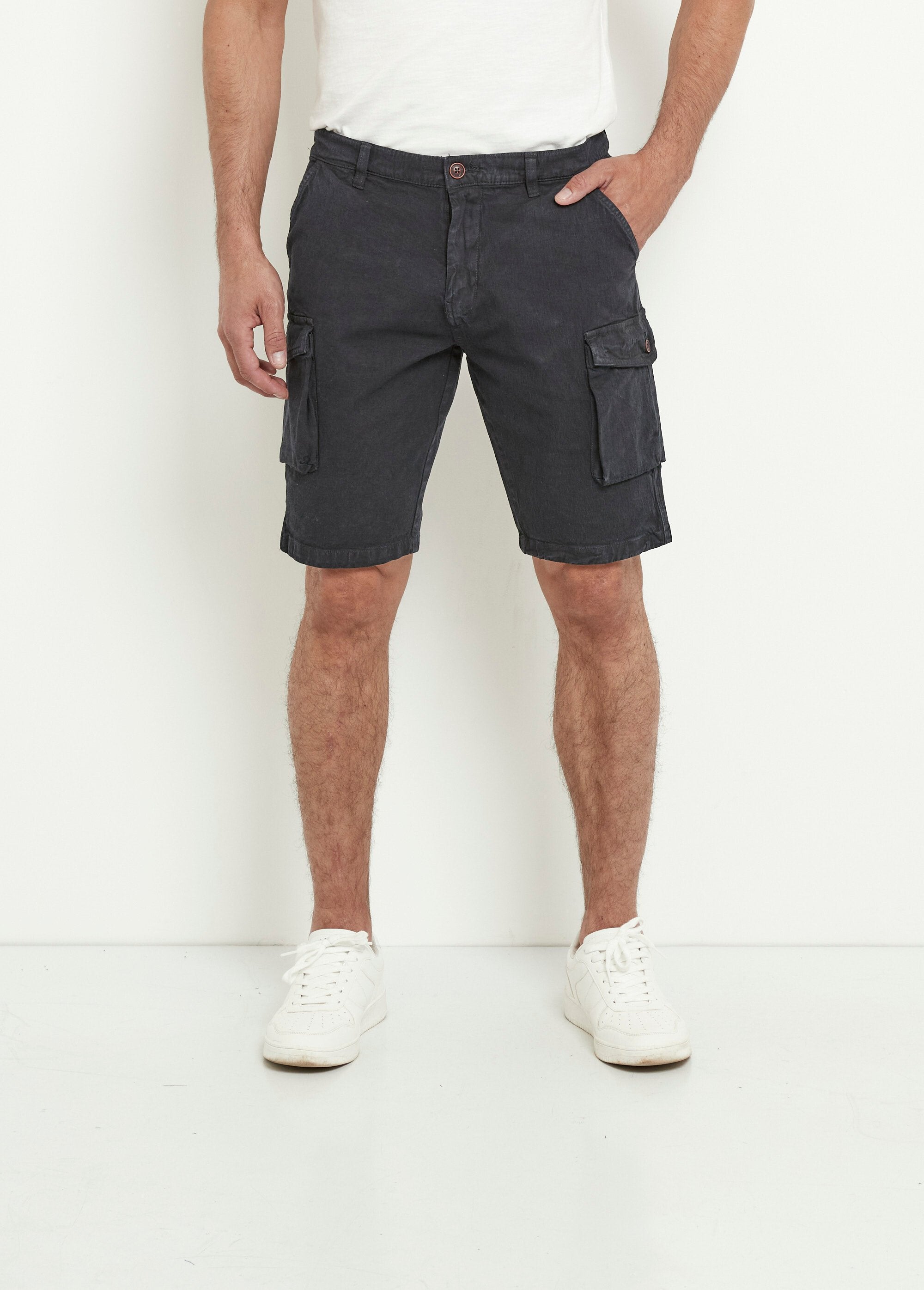 Bermudas_elásticas_con_bolsillos_laterales_con_solapa_Marina_FA1_slim