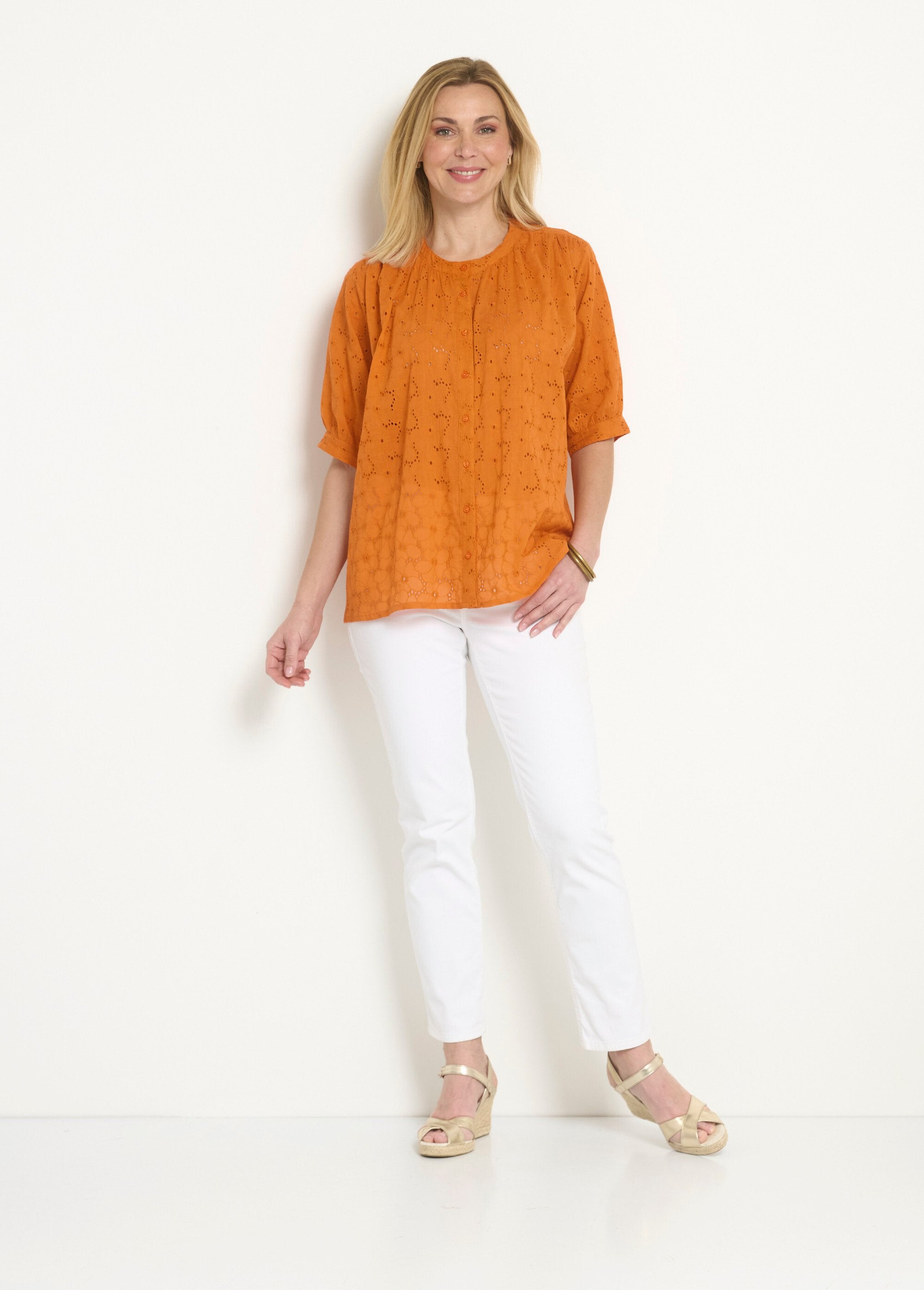 Blusa_de_manga_corta_con_bordado_inglés._naranja_SF1_slim