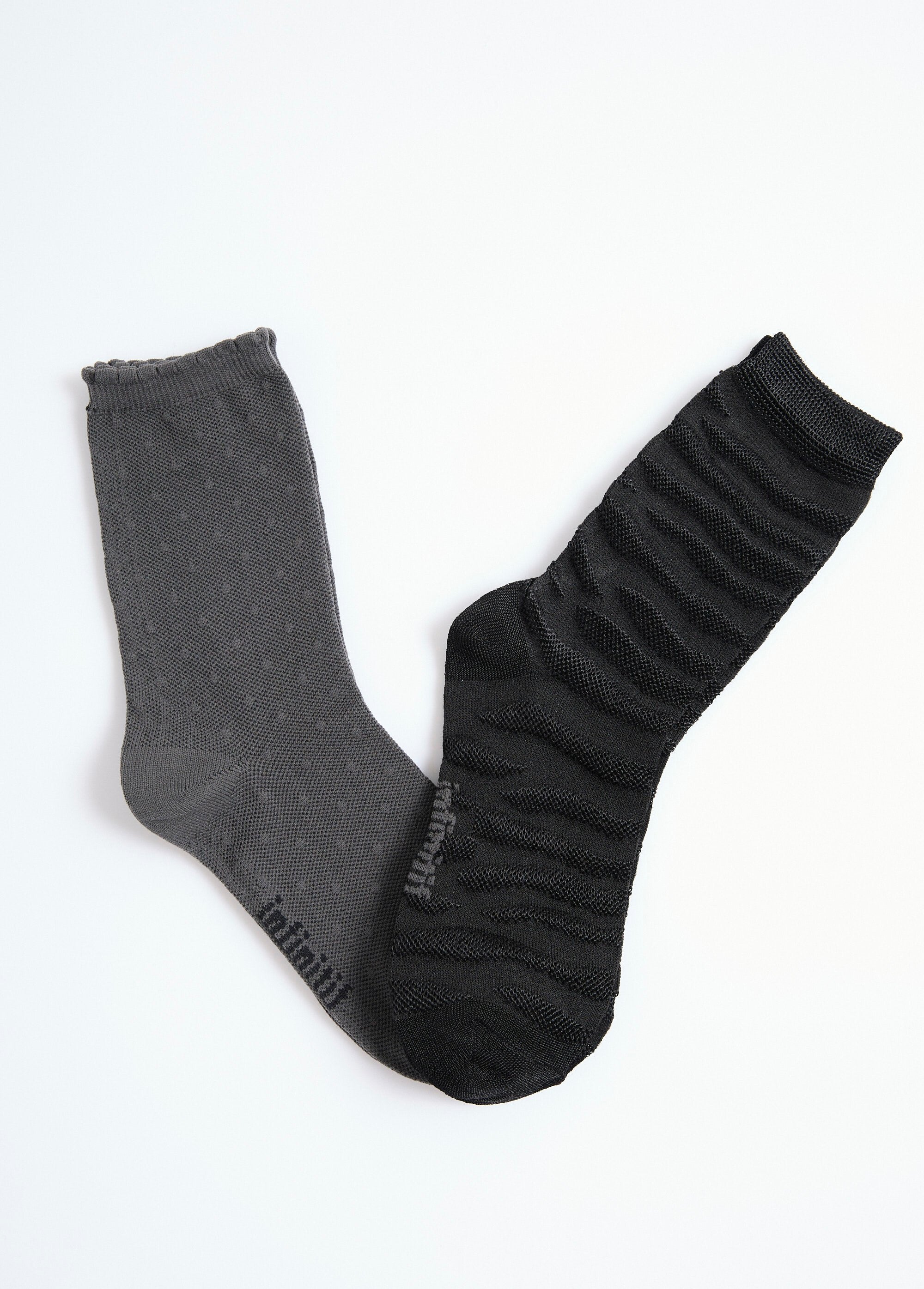 Chaussettes_fines_avec_motifs_assortis_Noir_et_gris_FA1_slim