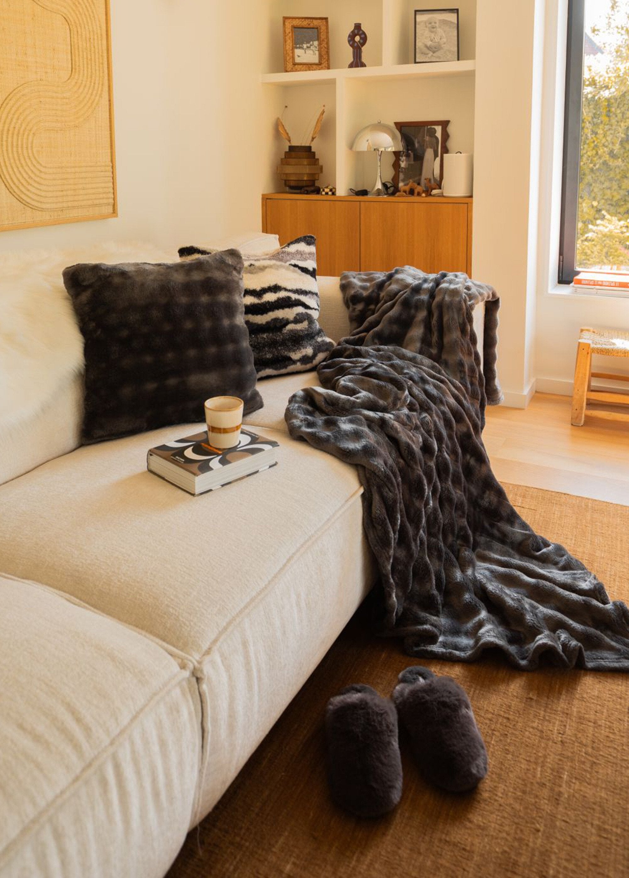 Pantuflas_mule_de_piel_suave_y_cálida_Gris_SF1_slim