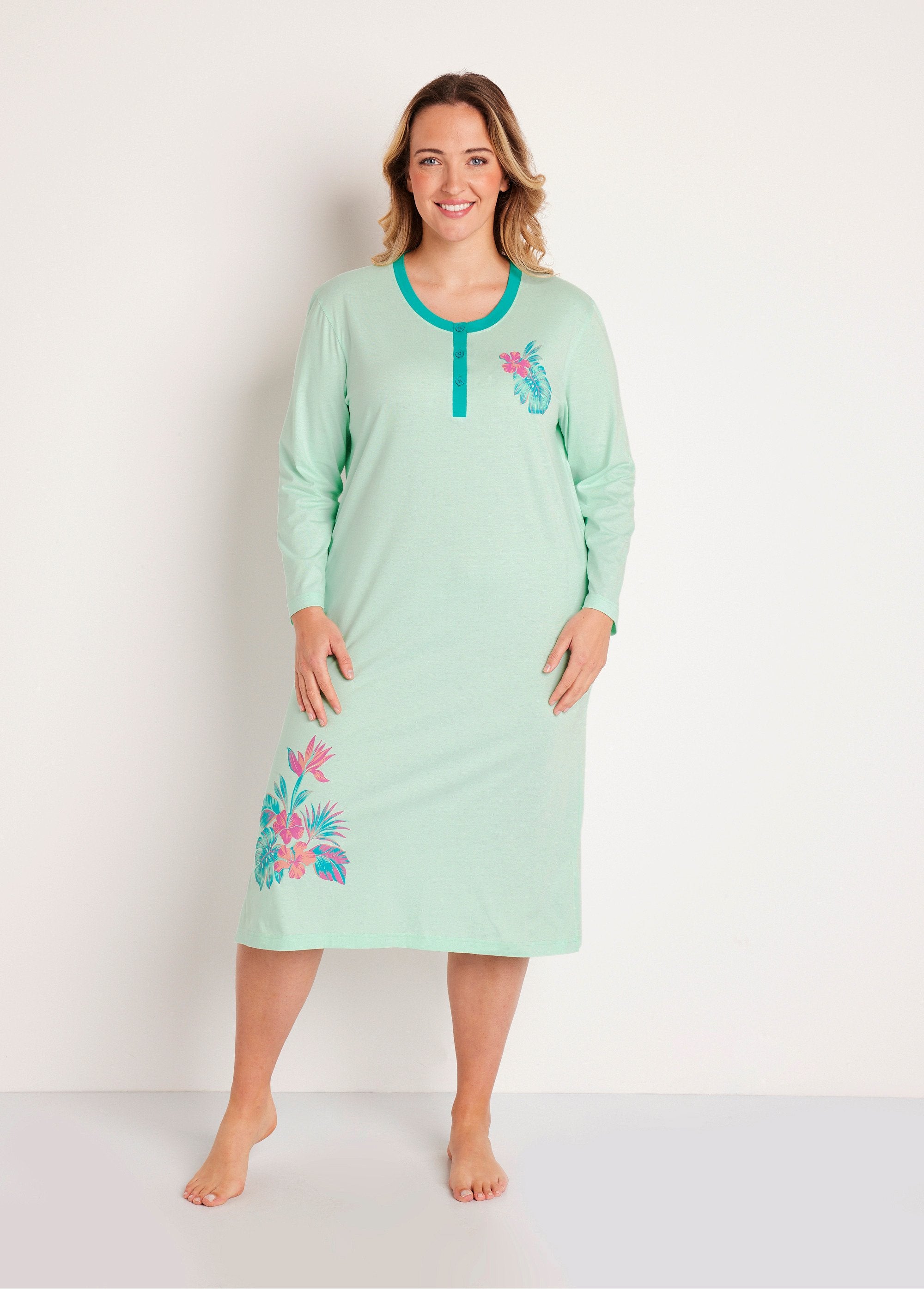 Camisón_liso_de_algodón_con_estampado._Estampado_tropical_FA1_curvy