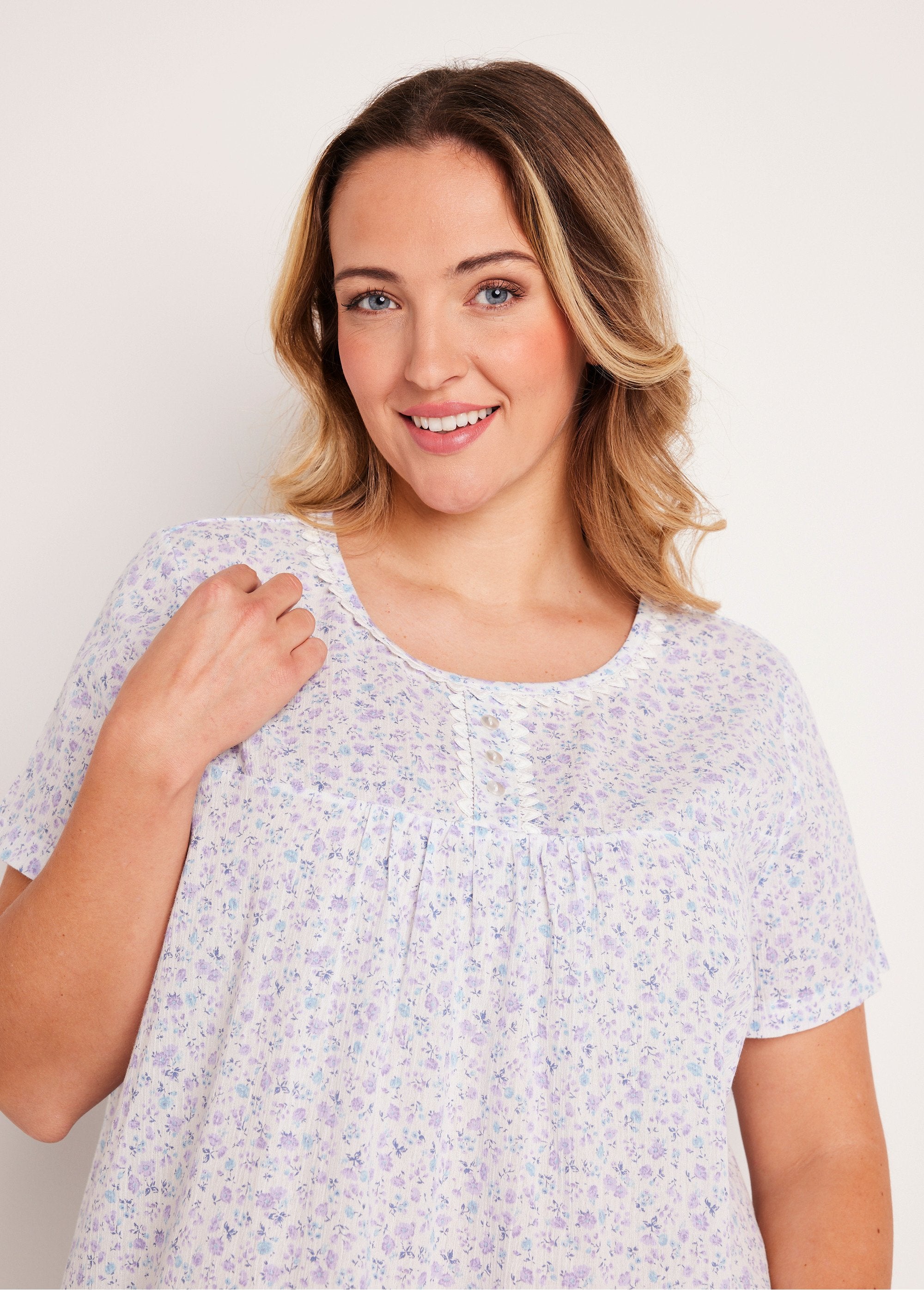 Camisón_floral_guipur_fantasía_lila_y_azul_DE1_curvy