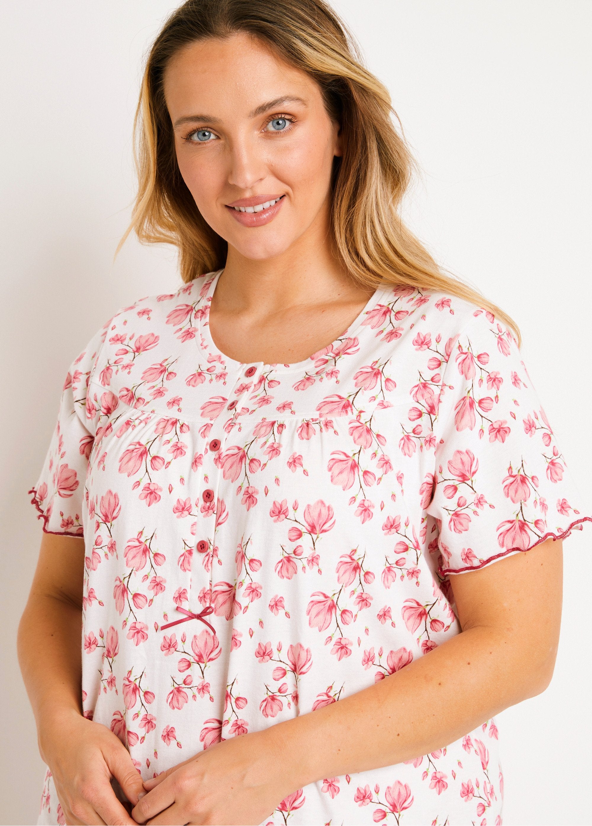 Camisón_floral_de_manga_corta_Rosa_DE1_curvy