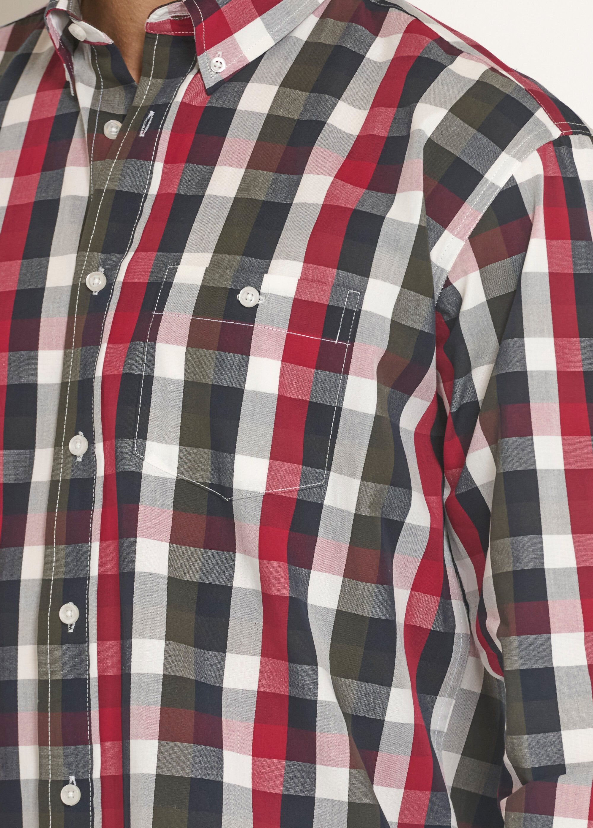 Camisa_de_algodón_de_cuadros_grandes_Negro_y_rojo_DE2_slim