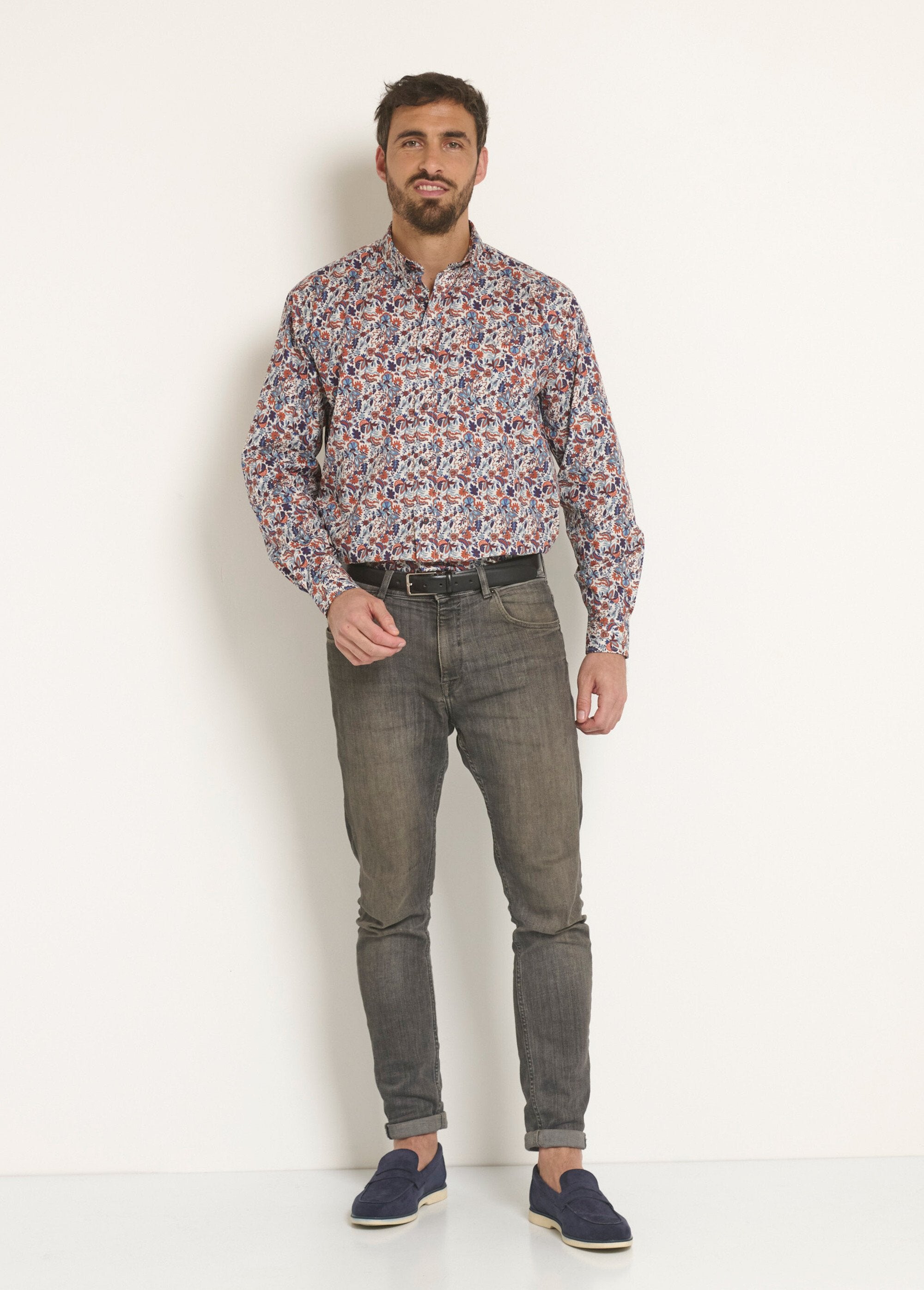 Camisa_con_estampado_paisley_fantasía_naranja_y_azul_SF1_slim