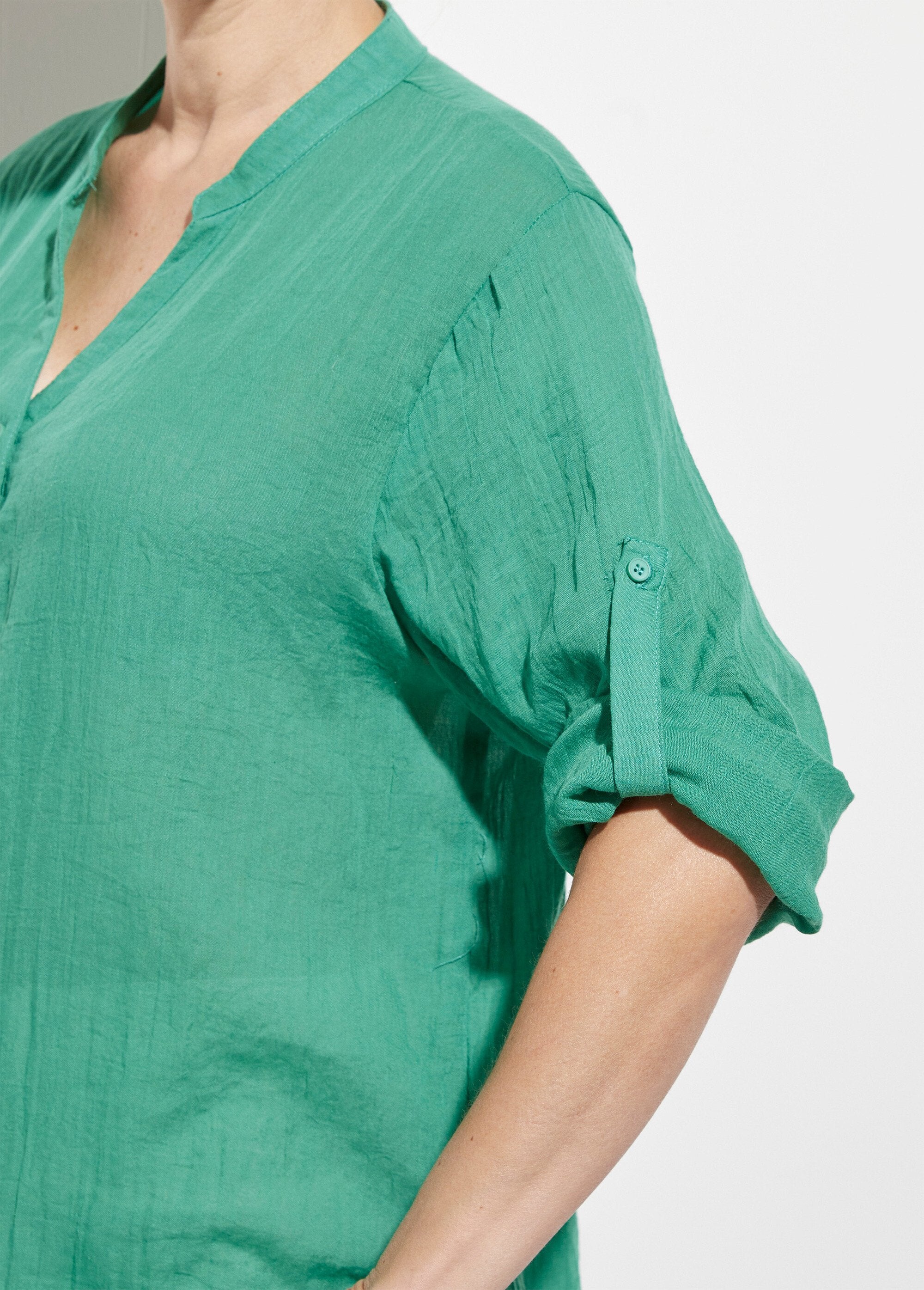 Blusa_holgada_de_cuello_tunecino_de_voile_de_algodón_Verde_DE1_slim