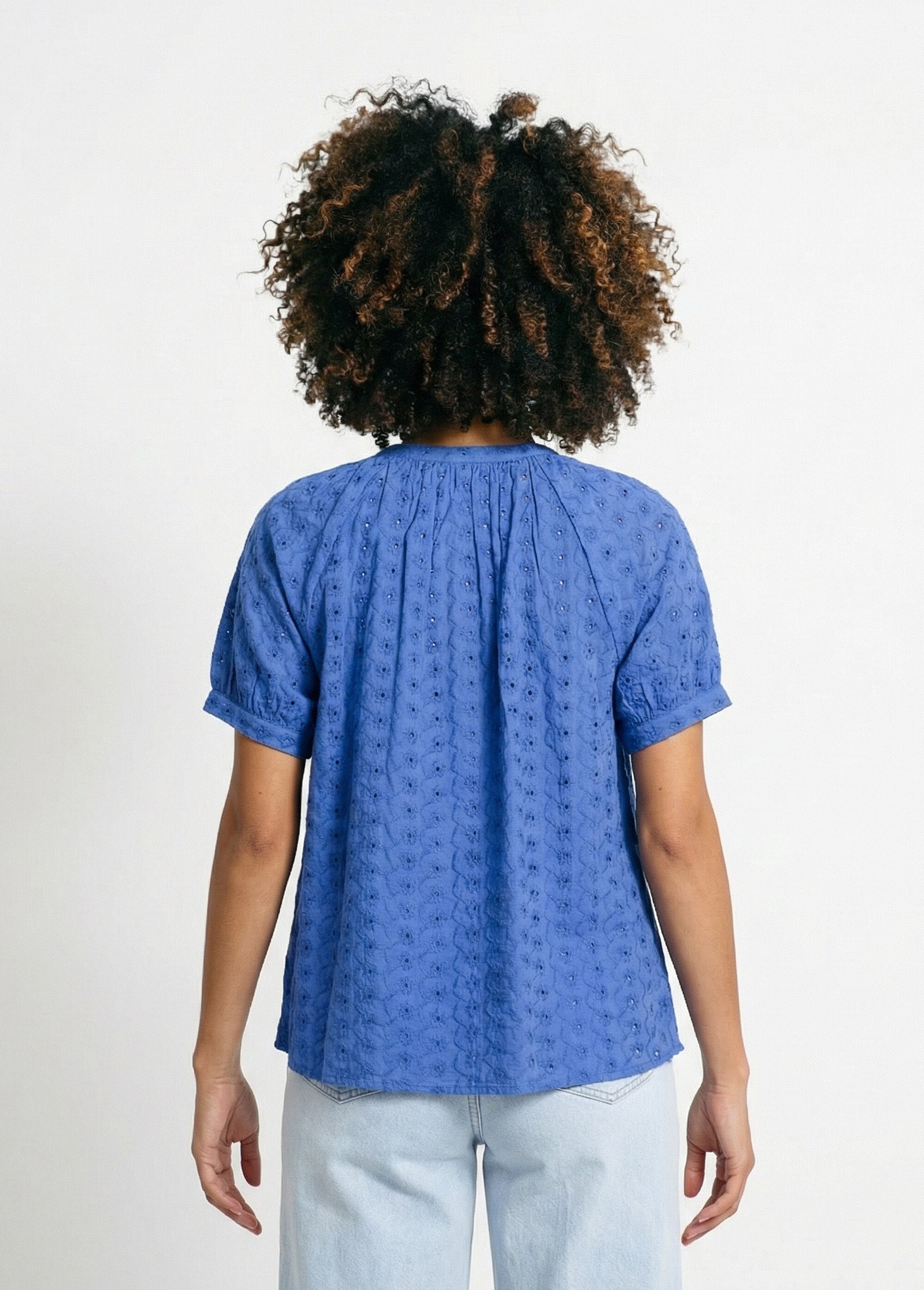 Blusa_holgada_de_algodón_bordada_sin_cuello_Azul_DO1_slim
