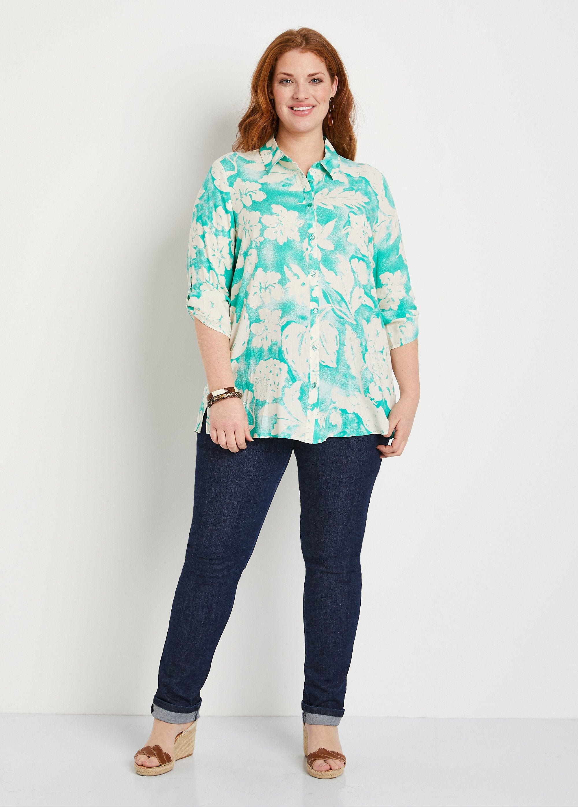 Blusa_holgada_larga_de_flores_verde_y_blanco_SF1_curvy