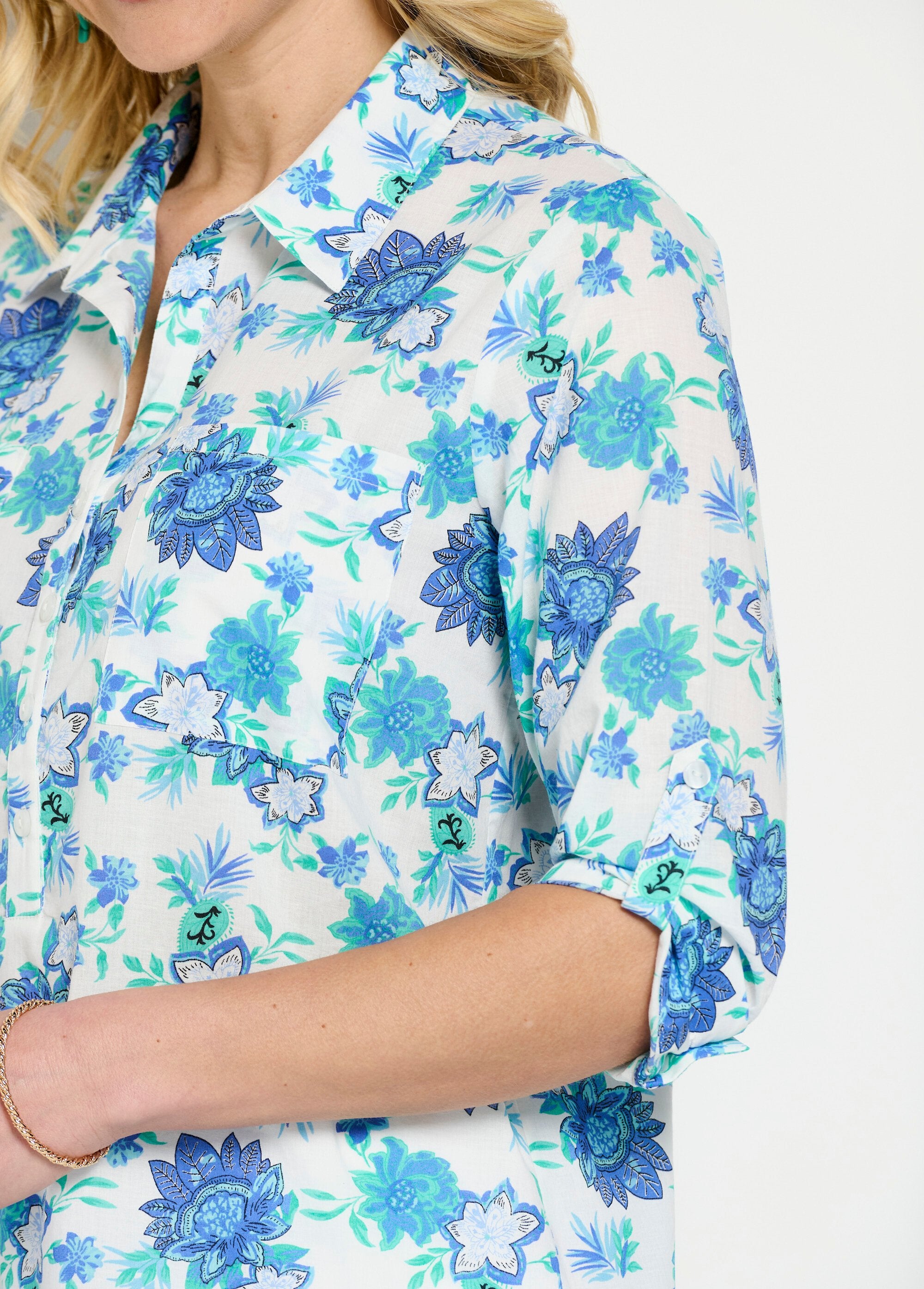 Blusa_larga_de_algodón_con_botones_y_estampado_floral_Plano_DE2_slim
