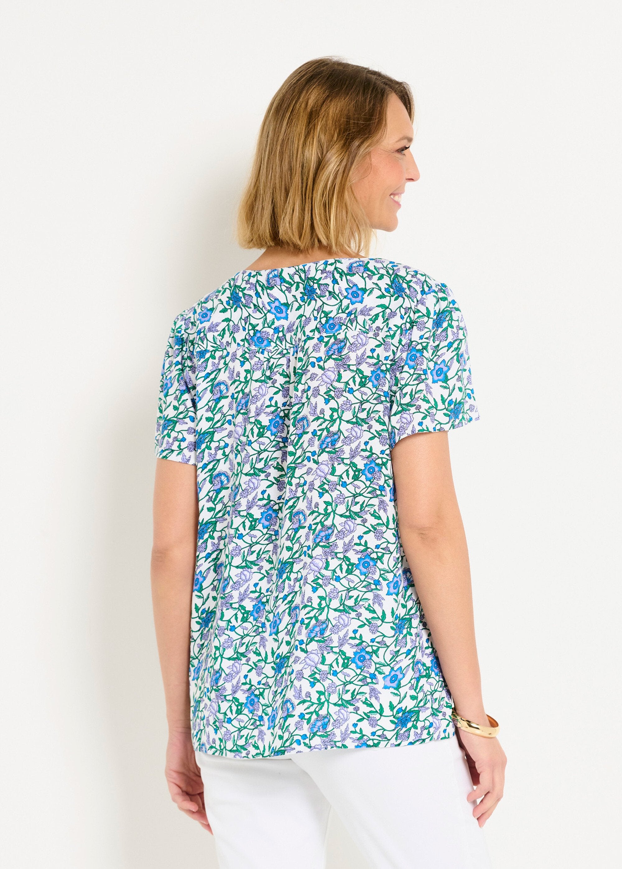 Blusa_floral_de_manga_corta_con_cuello_en_V_diablillo_verde_DO1_slim