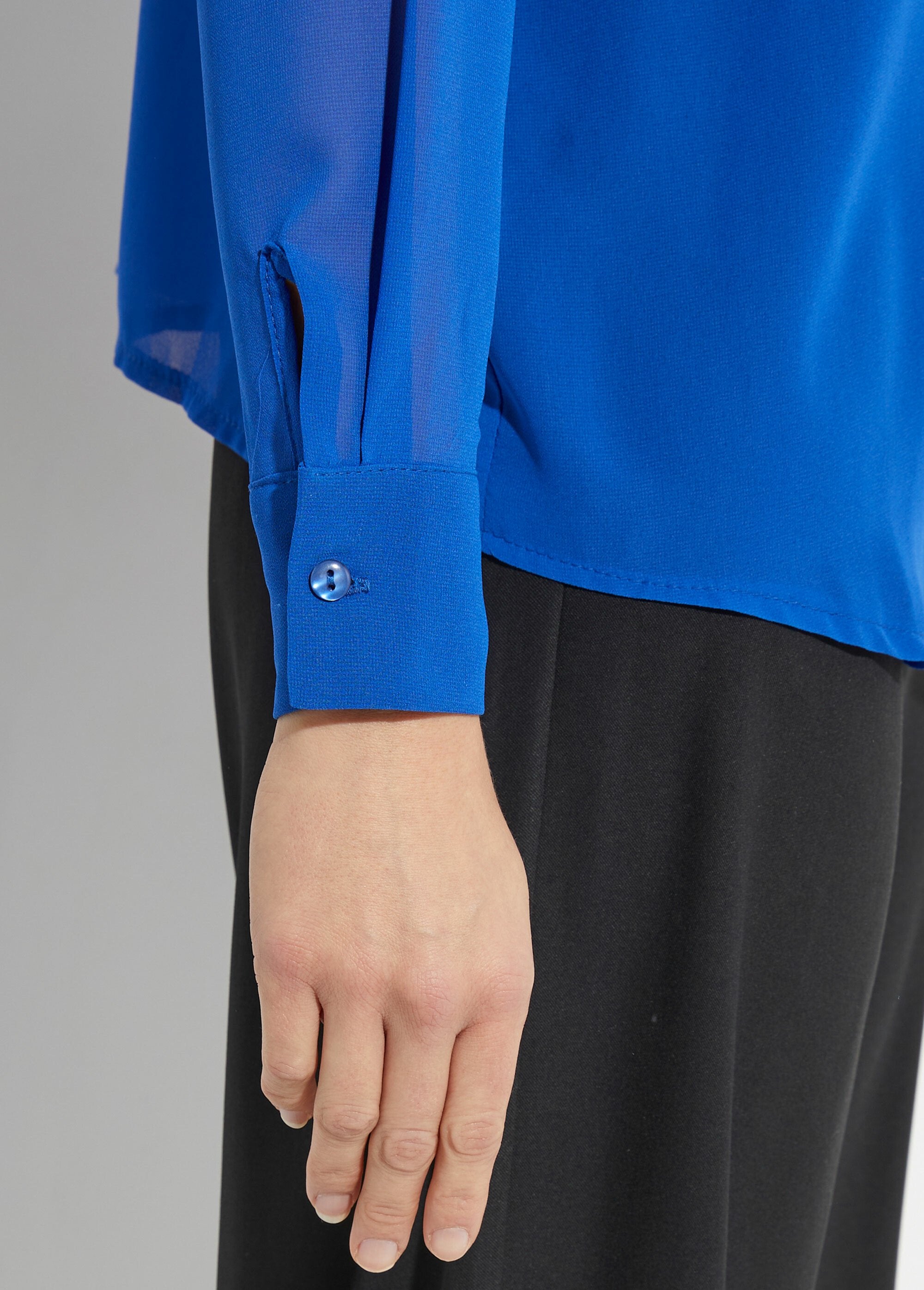 Blusa_fluida_de_voile_con_mangas_largas_Azul_DE2_slim