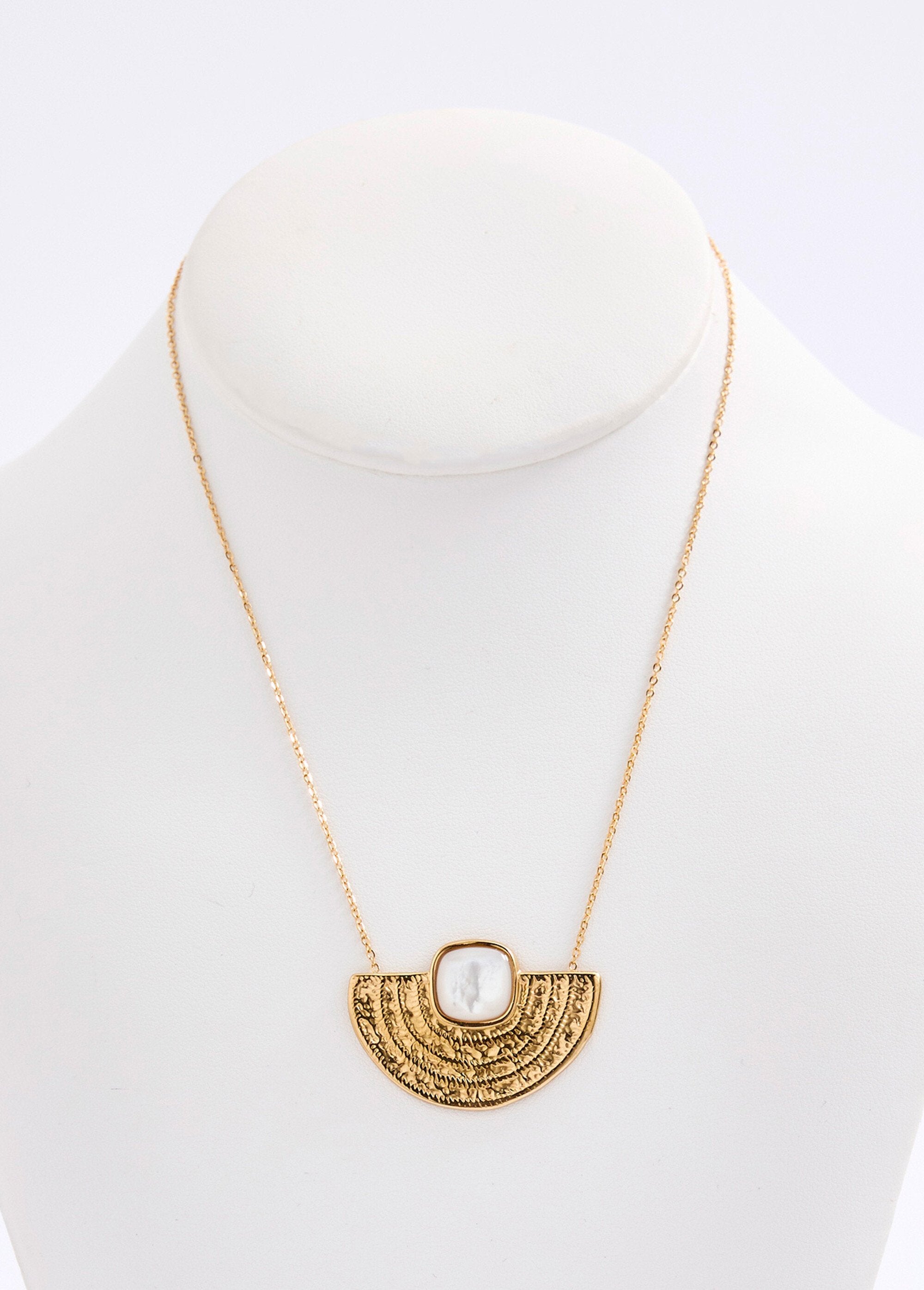 Collar_con_colgante_de_acero_inoxidable_bañado_en_oro_y_nácar_Dorado_y_blanco_FA1_slim
