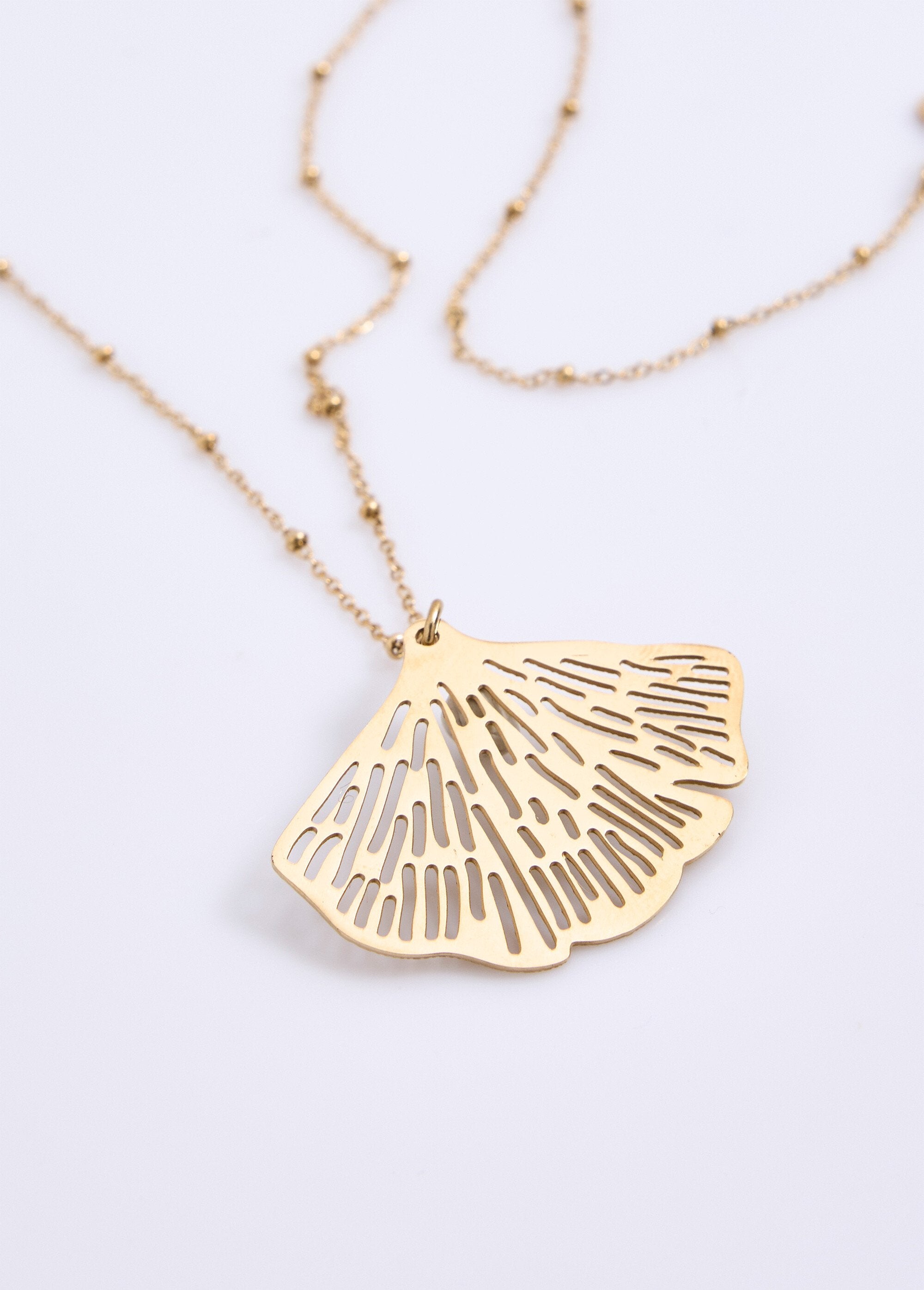 Collar_con_colgante_de_hoja_de_acero_inoxidable_bañado_en_oro_Dorado_FA1_slim