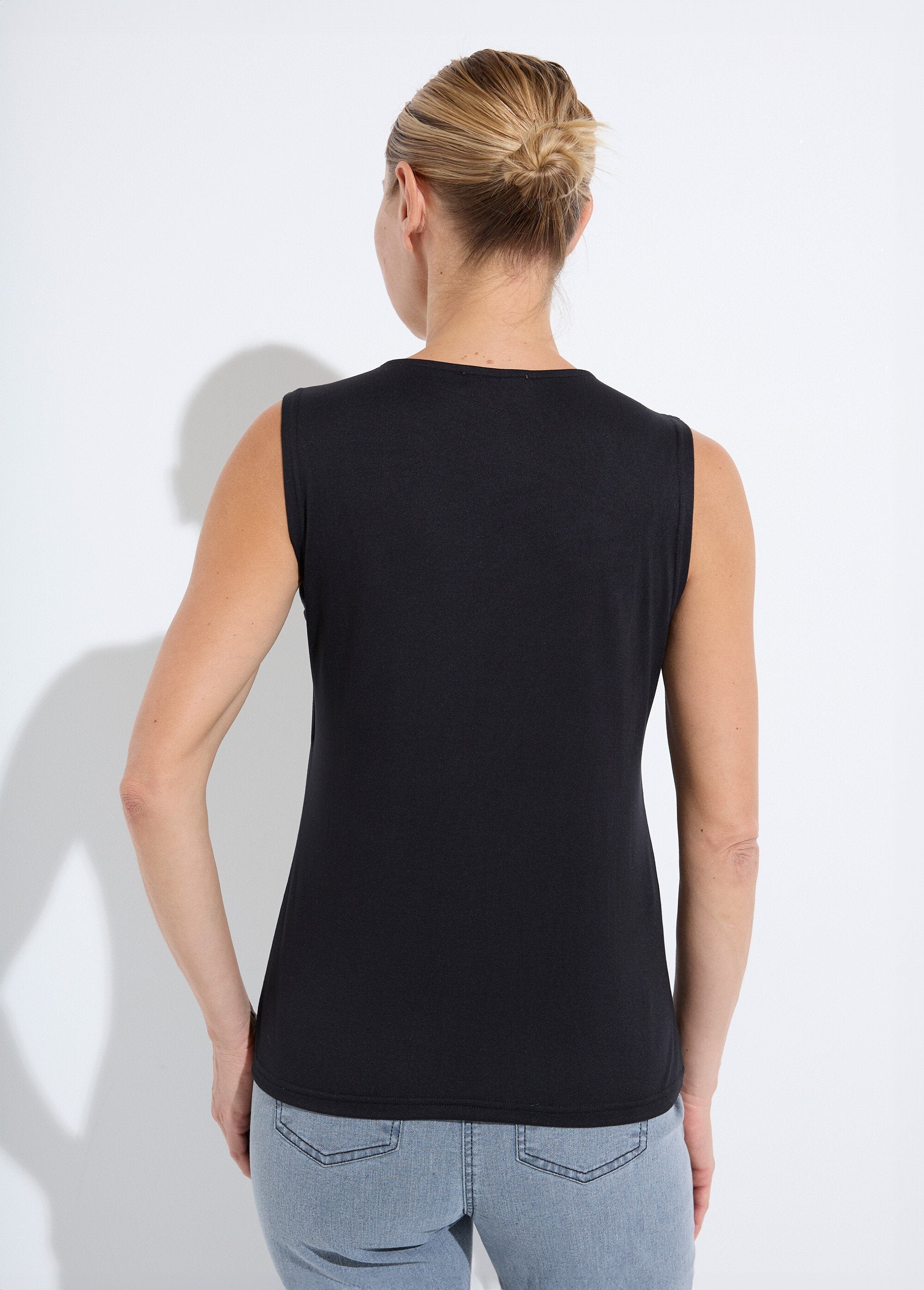 Camiseta_de_tirantes_anchos_con_cuello_de_bailarina_Negro_DO1_slim