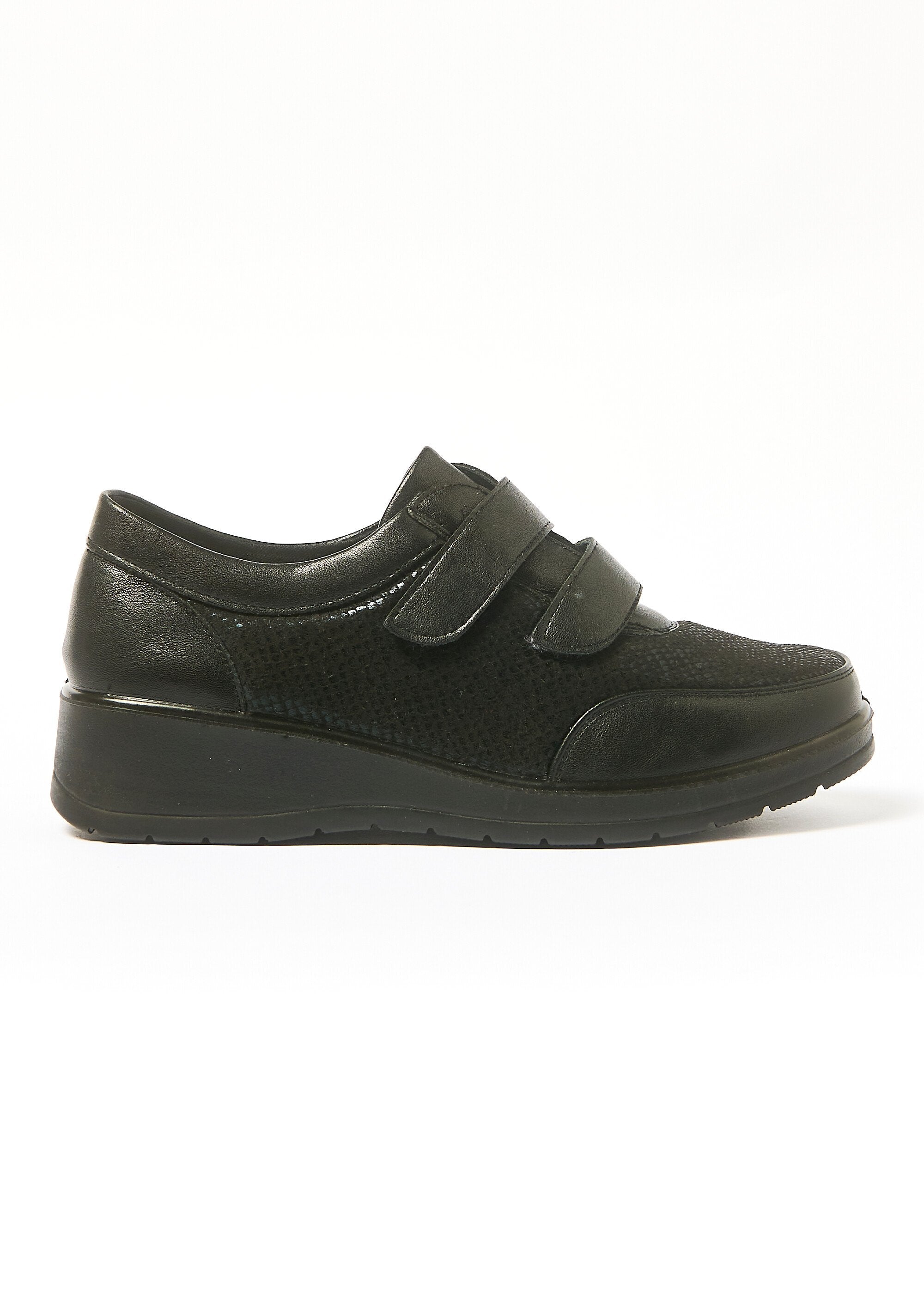 Derbys_con_velcro_y_tacón_de_cuña_Negro_DR1_slim