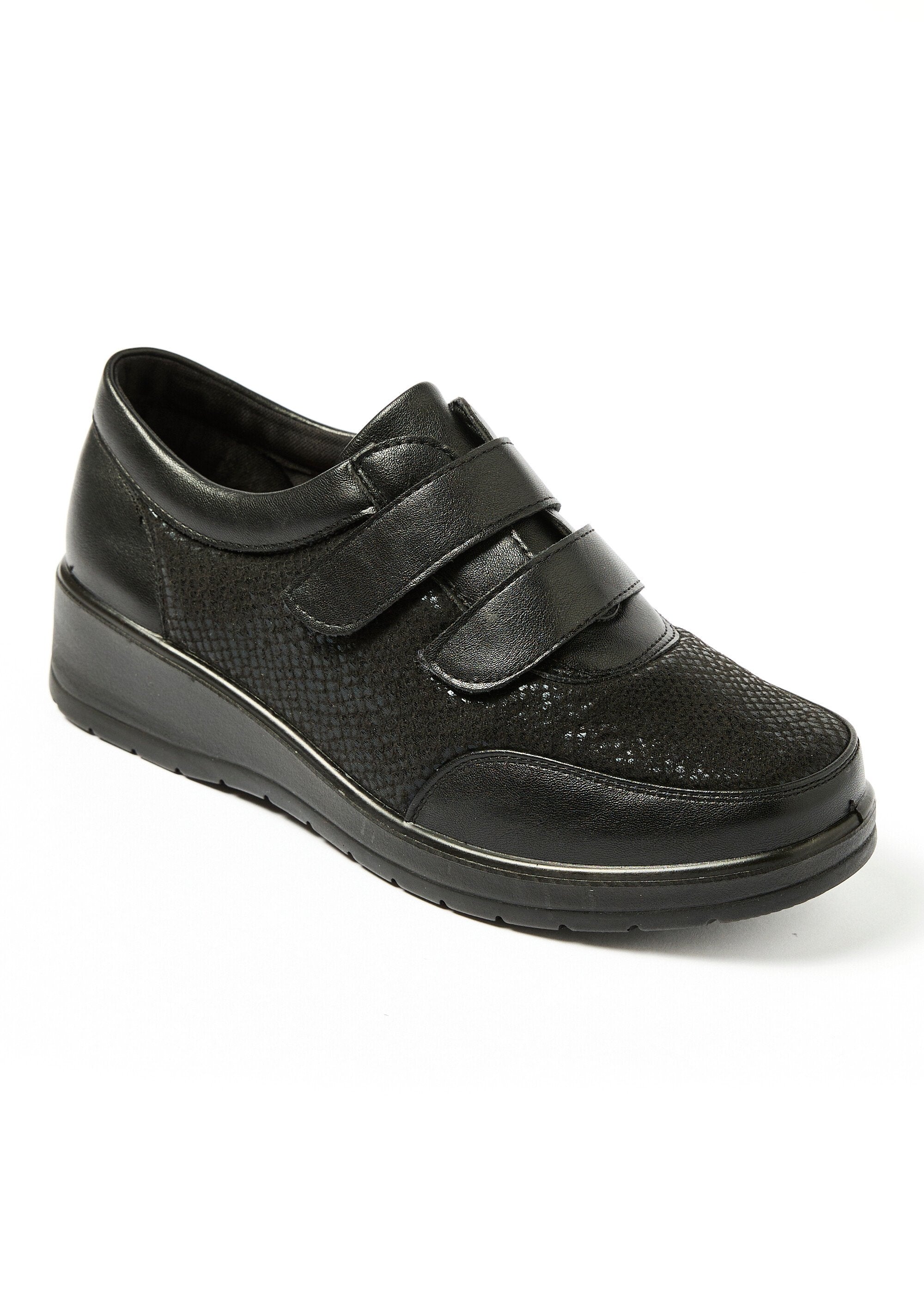 Derbys_con_velcro_y_tacón_de_cuña_Negro_FA1_slim