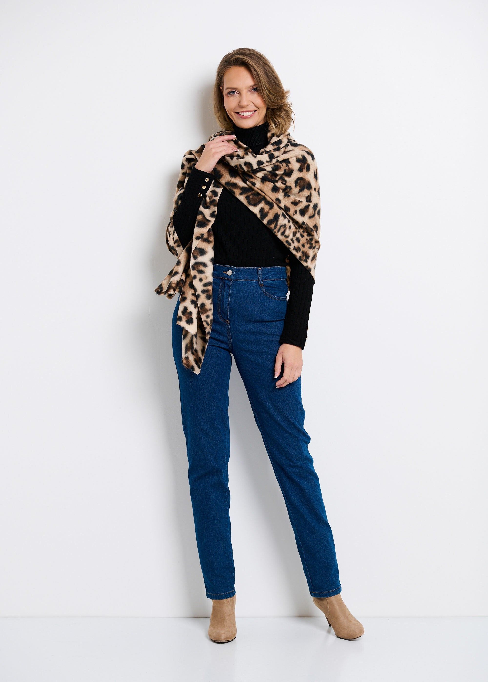 Cálida_bufanda_de_lana_con_estampado_de_leopardo_Leopard_SF1_slim