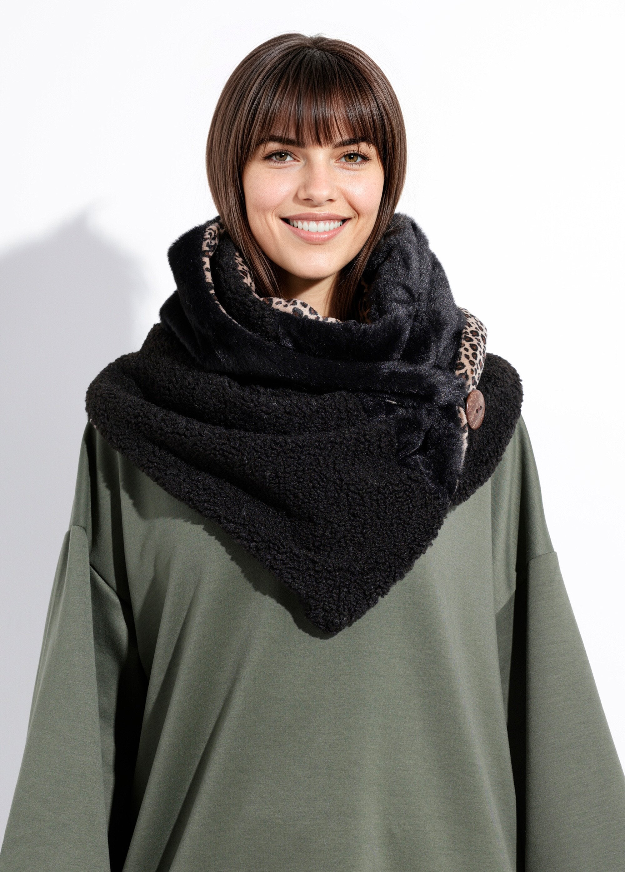 Bufanda_triangular_de_piel_sintética_con_lazo_Negro_DE1_slim