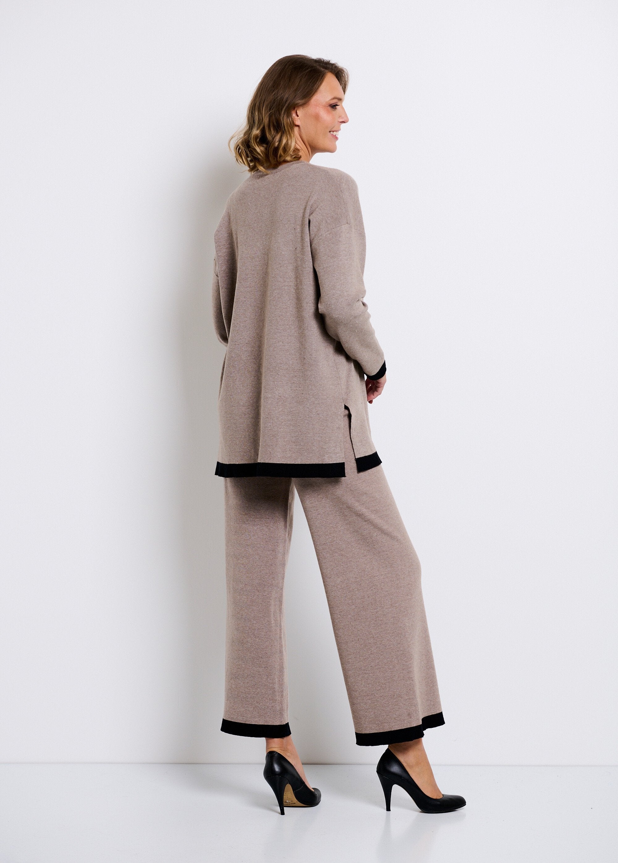 Ensemble_en_maille_extensible_Taupe_DO1_slim