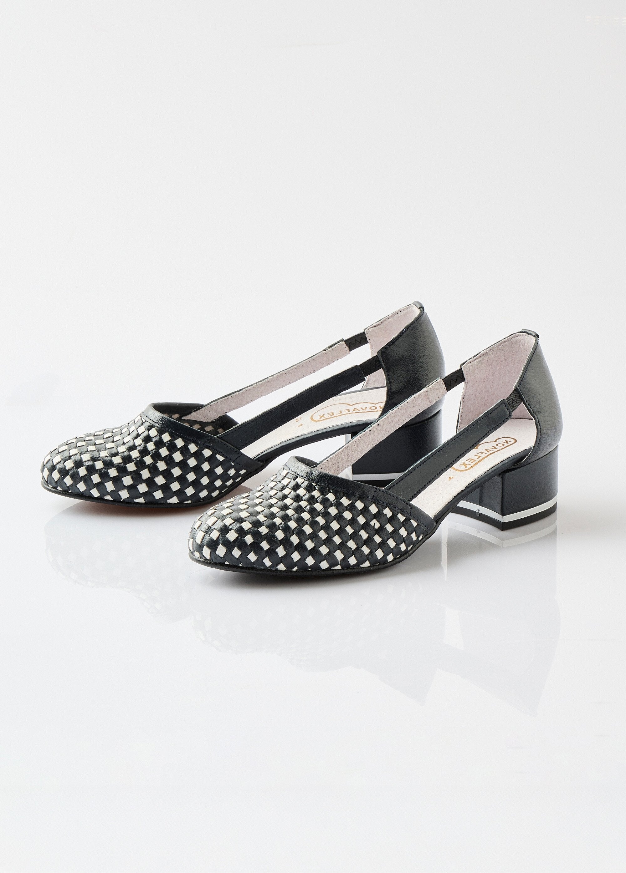 Zapatos_de_tacón_de_piel_azul_marino_y_blanco_DE1_slim