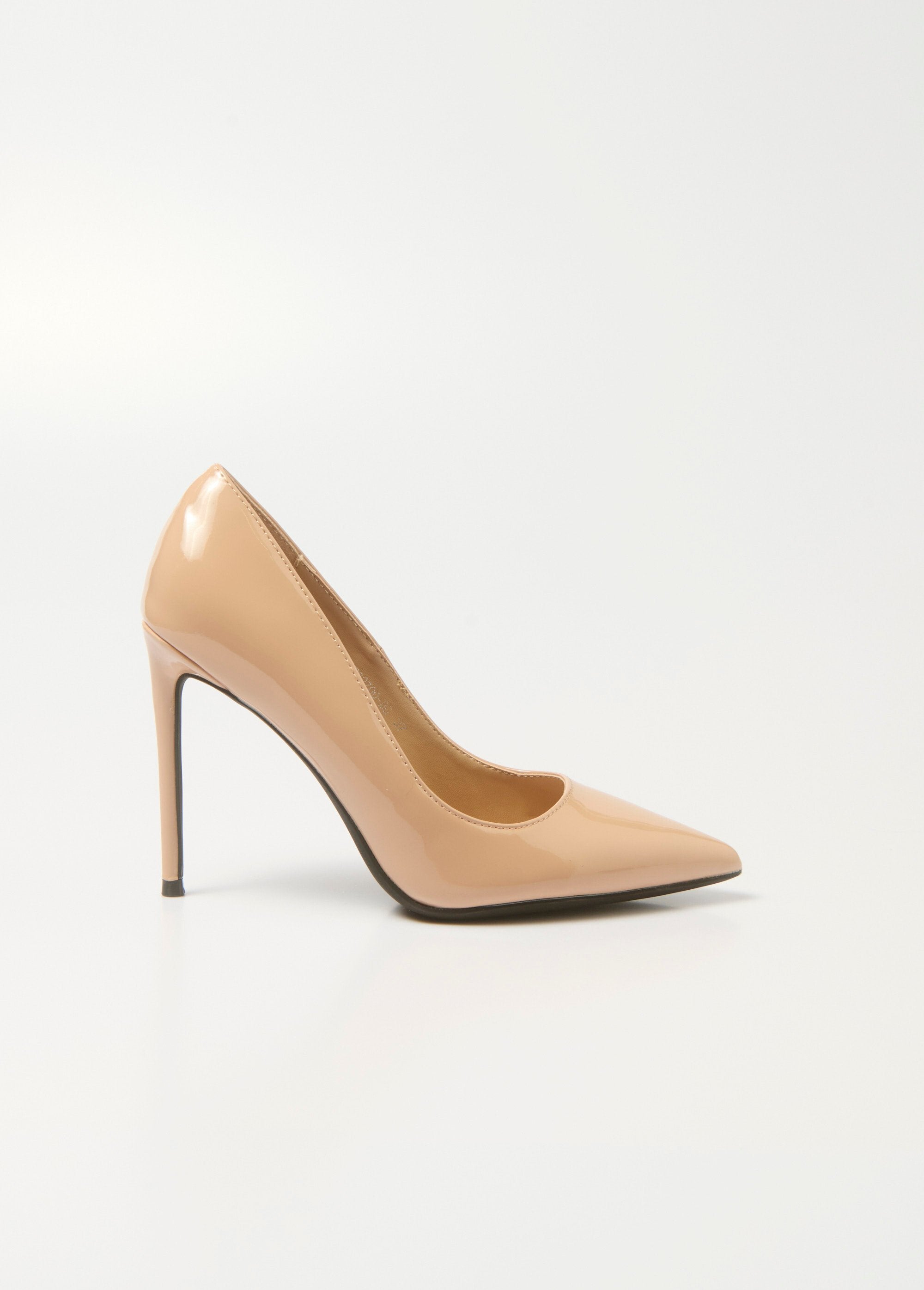 Salón_stiletto_de_charol_con_tacón_de_aguja_Barniz_beige_DR1_slim