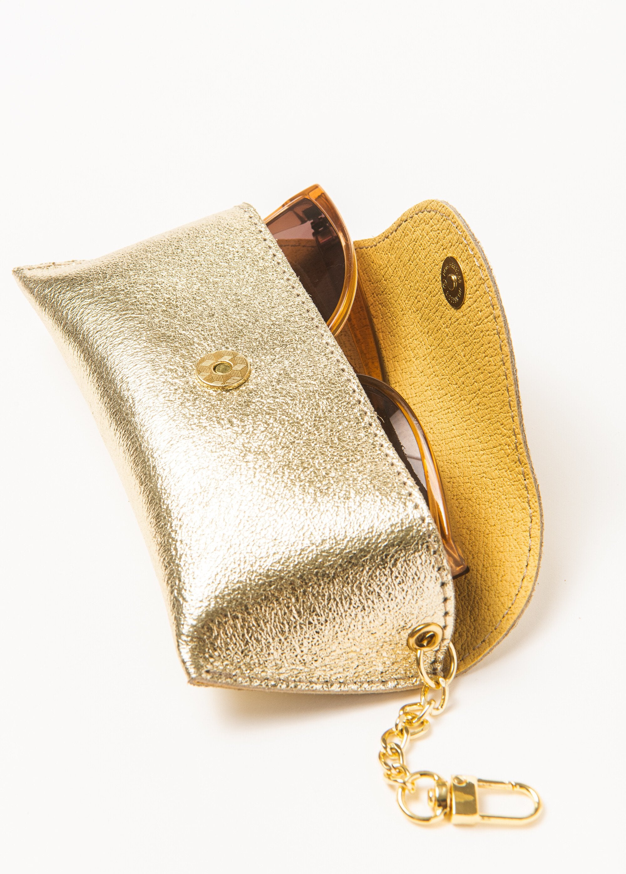 Estuche_para_gafas_de_piel_con_cadena._Dorado_DE1_slim