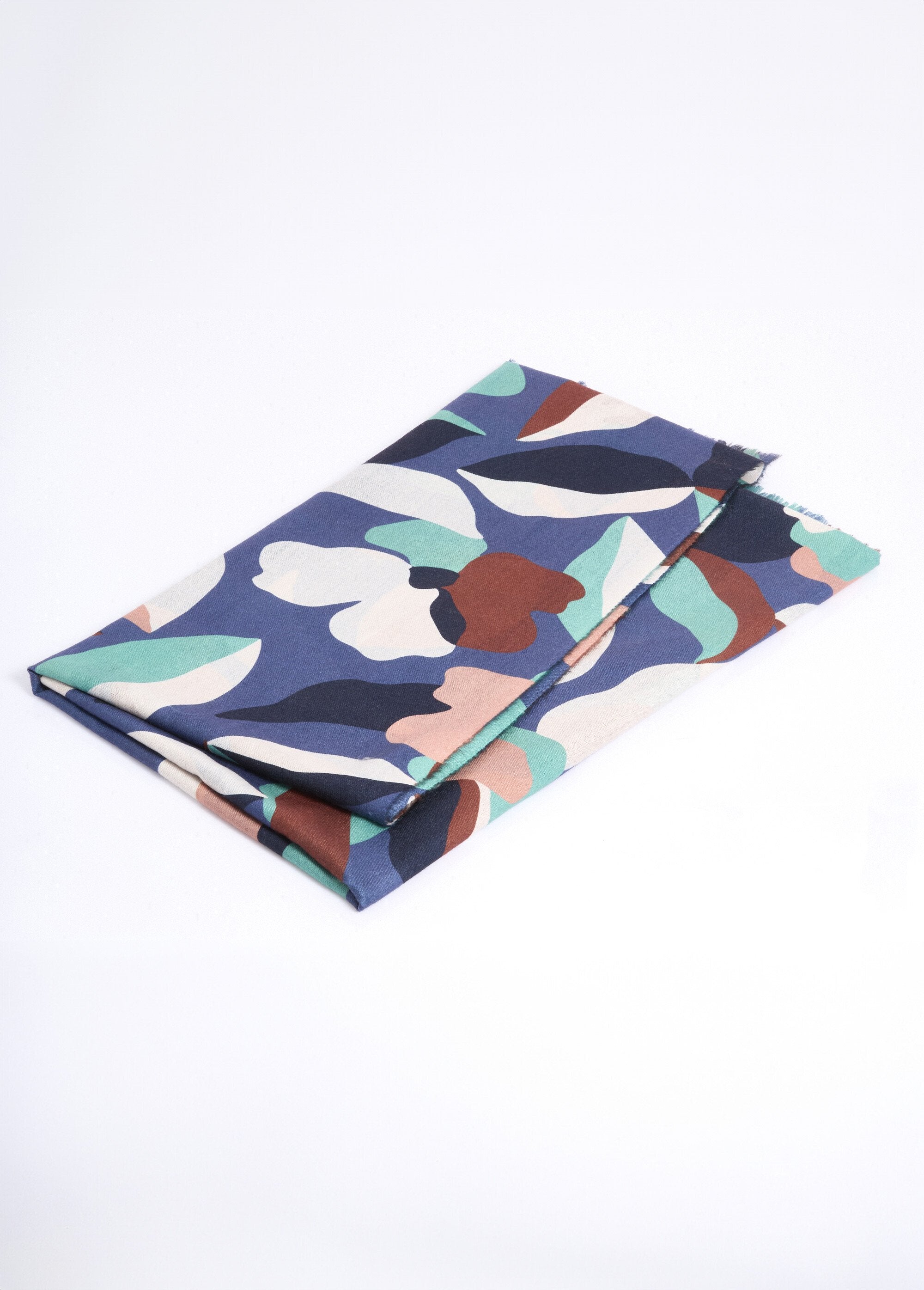Bufanda_con_estampado_floral_gráfico_Azul_DE1_slim