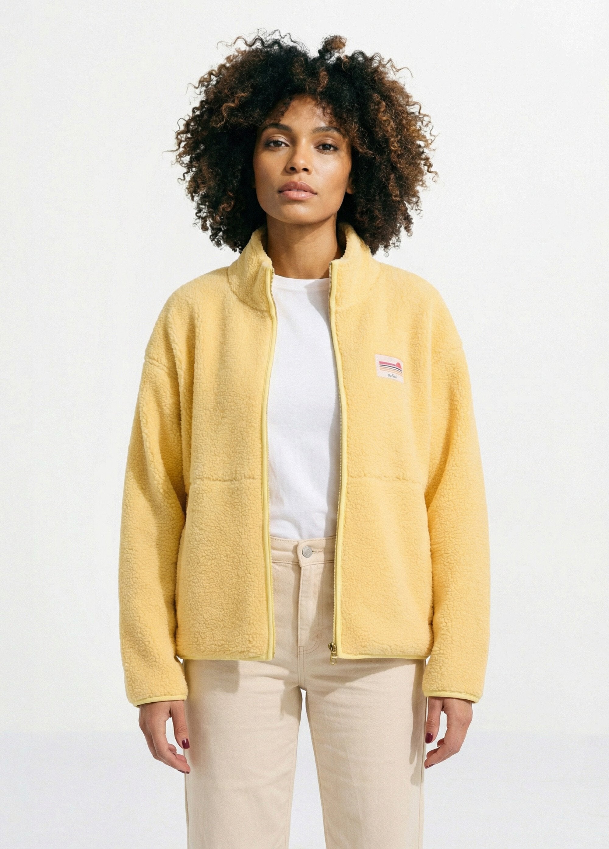 Chaleco_polar_cálido_con_cremallera_y_cuello_alto._AMARILLO_FA1_slim