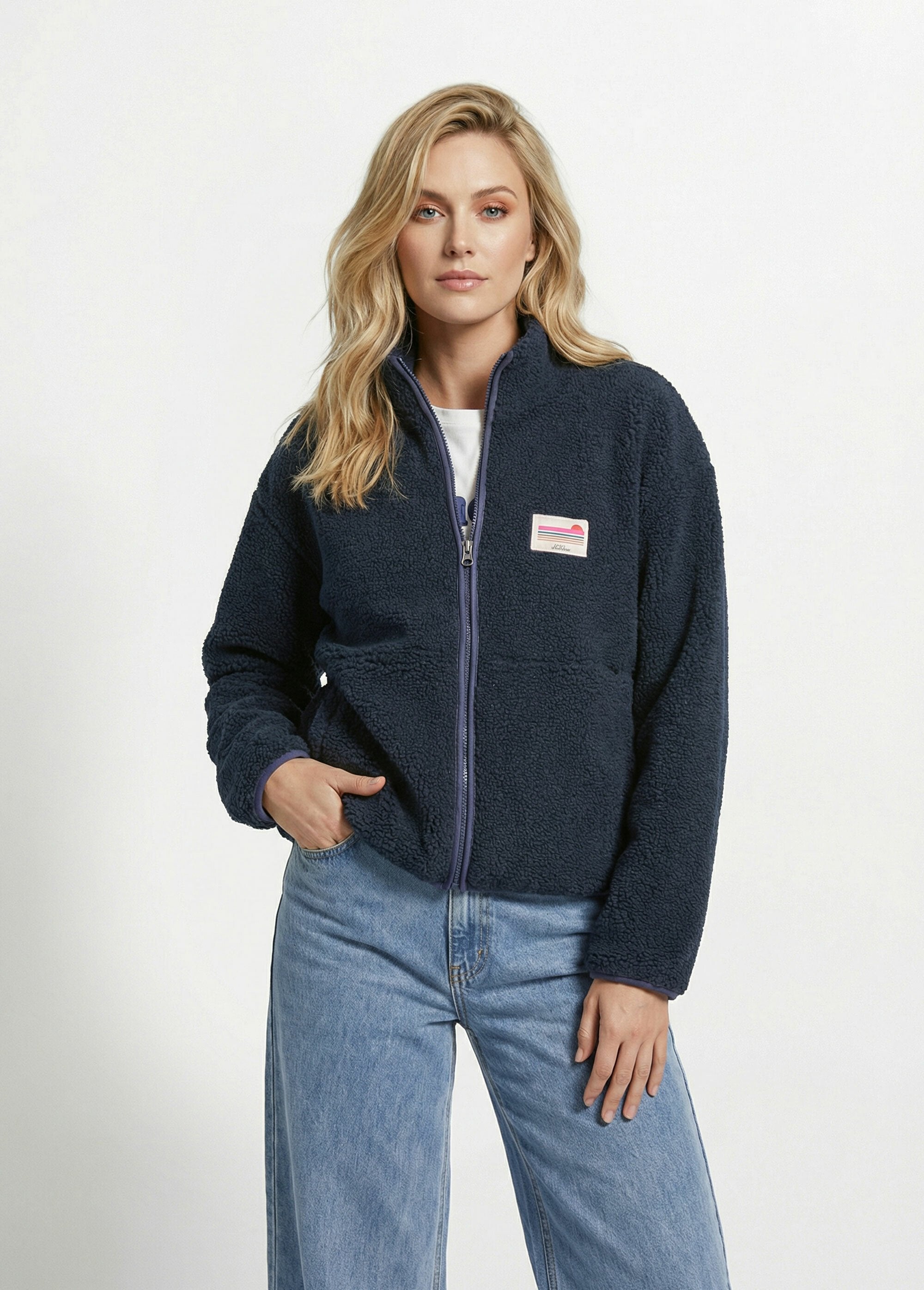 Chaleco_polar_cálido_con_cremallera_y_cuello_alto._Marina_FA1_slim