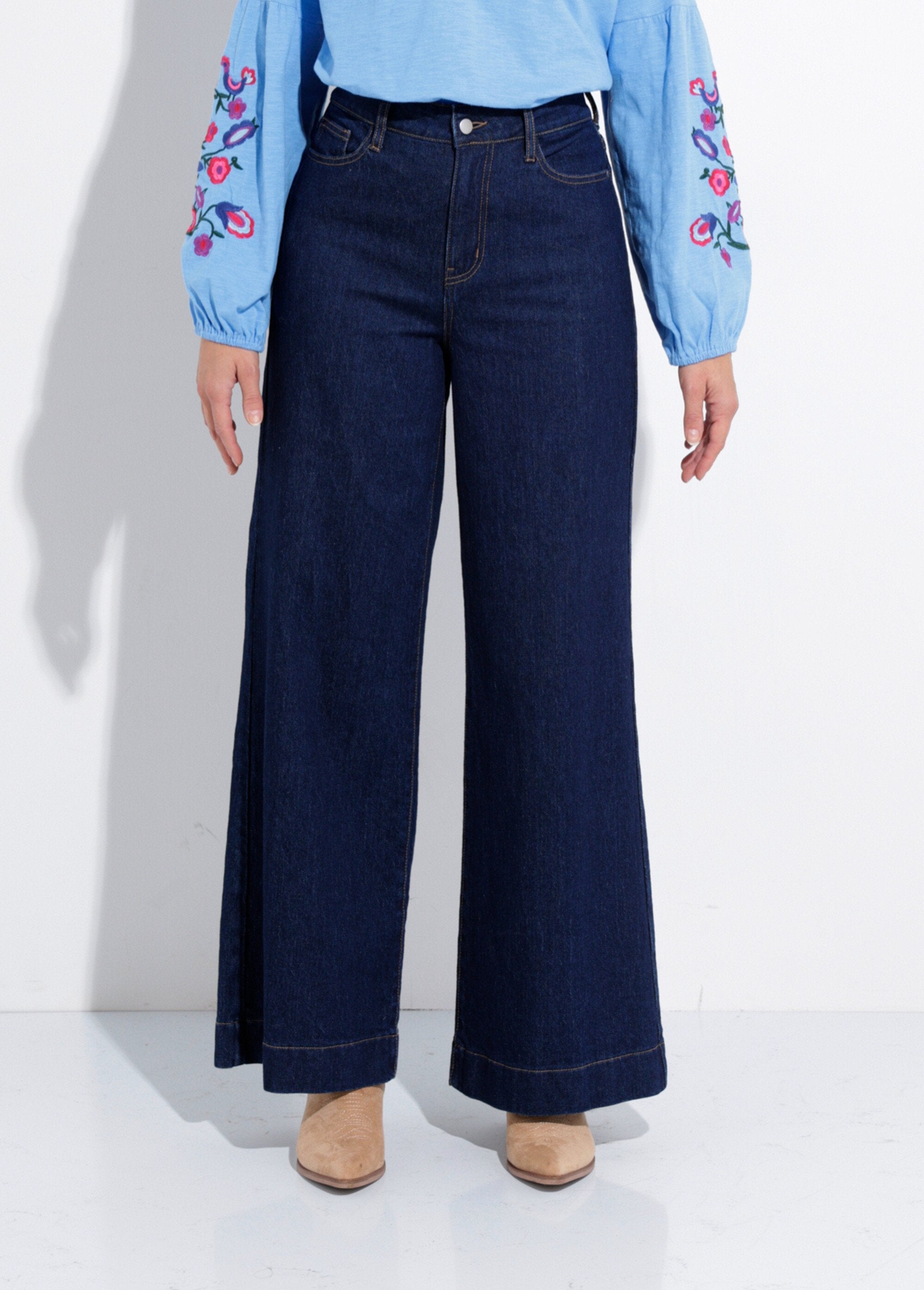 Vaqueros_de_cintura_alta,_pierna_ancha_y_5_bolsillos_Crudo_FA1_slim