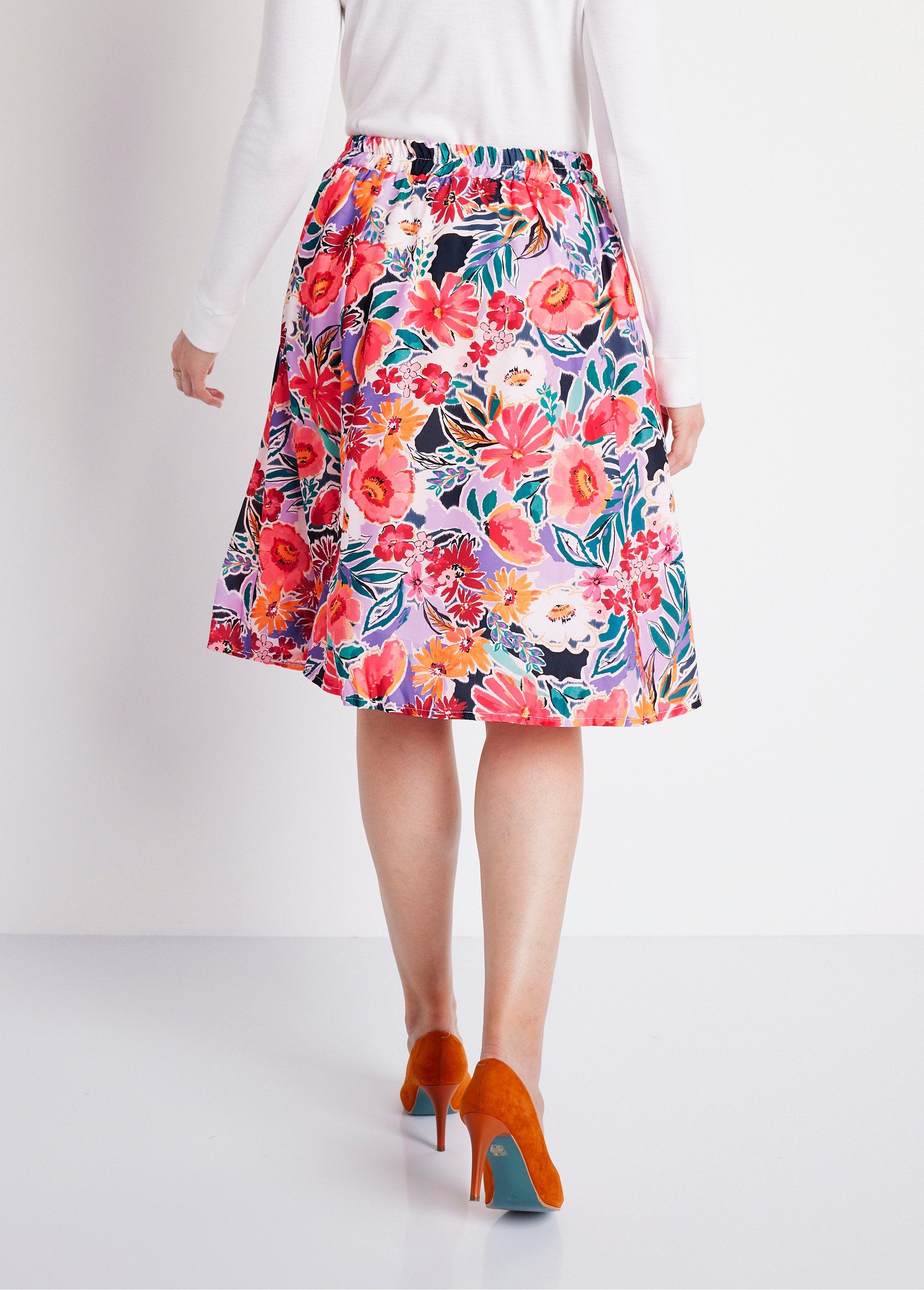 Falda_corta_de_vuelo_con_estampado_floral_Estampado_naranja_DO1_slim