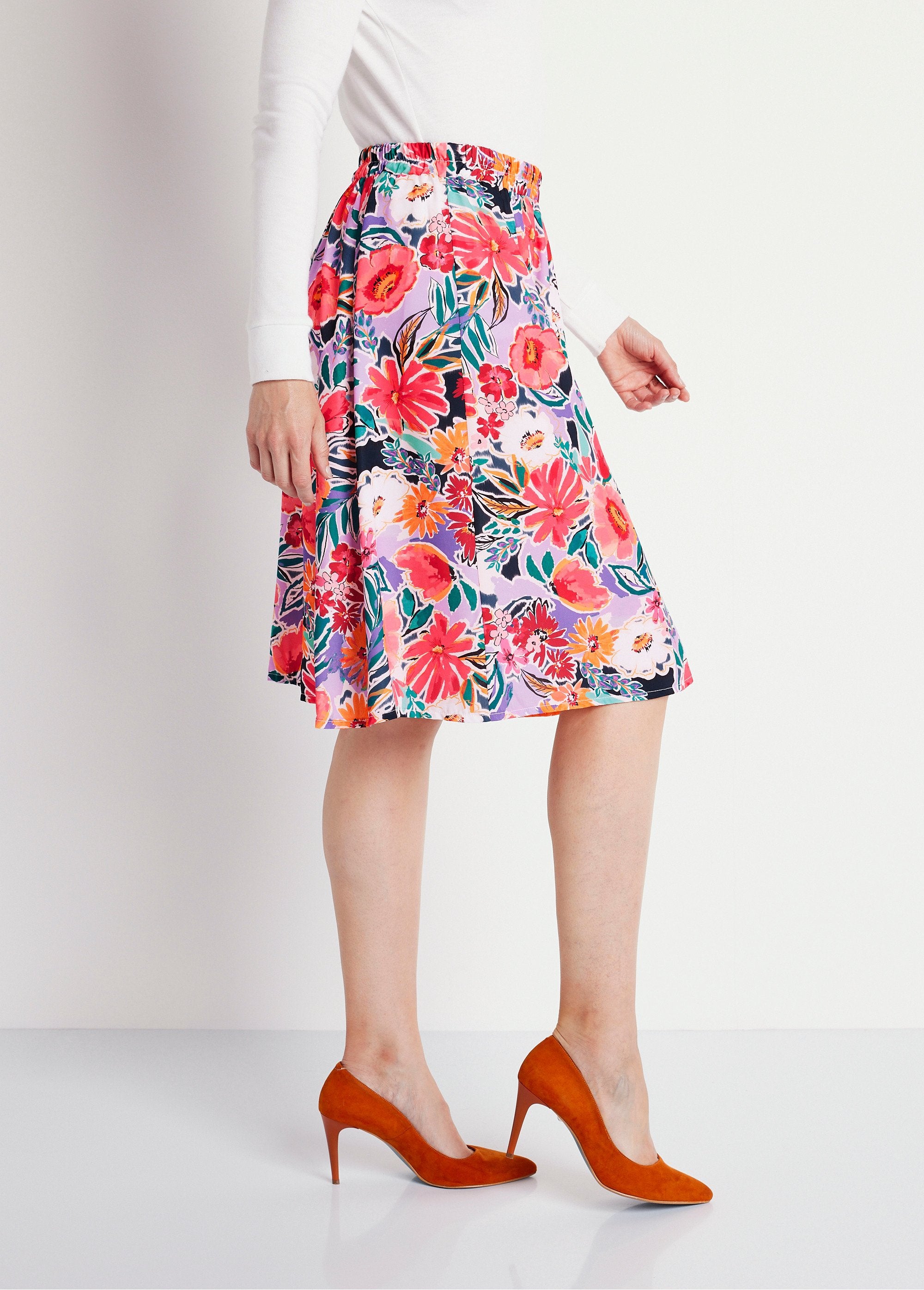 Falda_corta_de_vuelo_con_estampado_floral_Estampado_naranja_DR1_slim