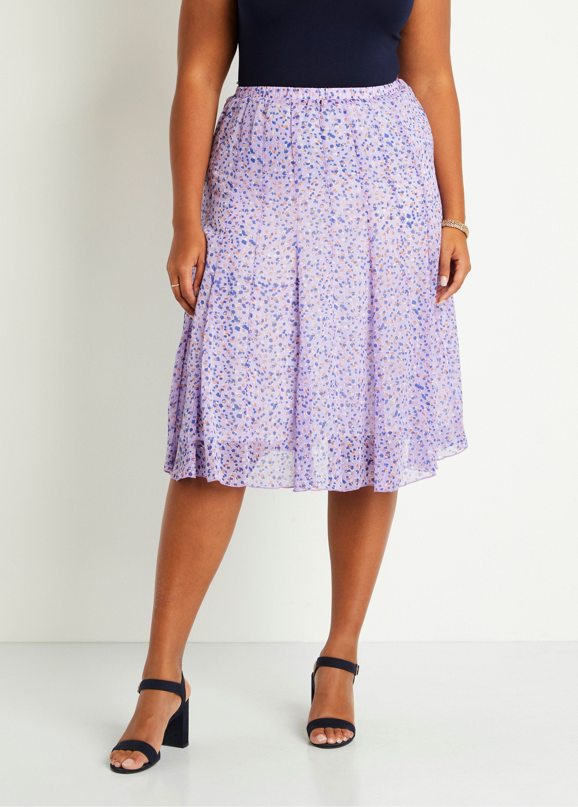 Falda_midi_de_vuelo_de_gasa_estampada_lila_y_azul_FA1_curvy