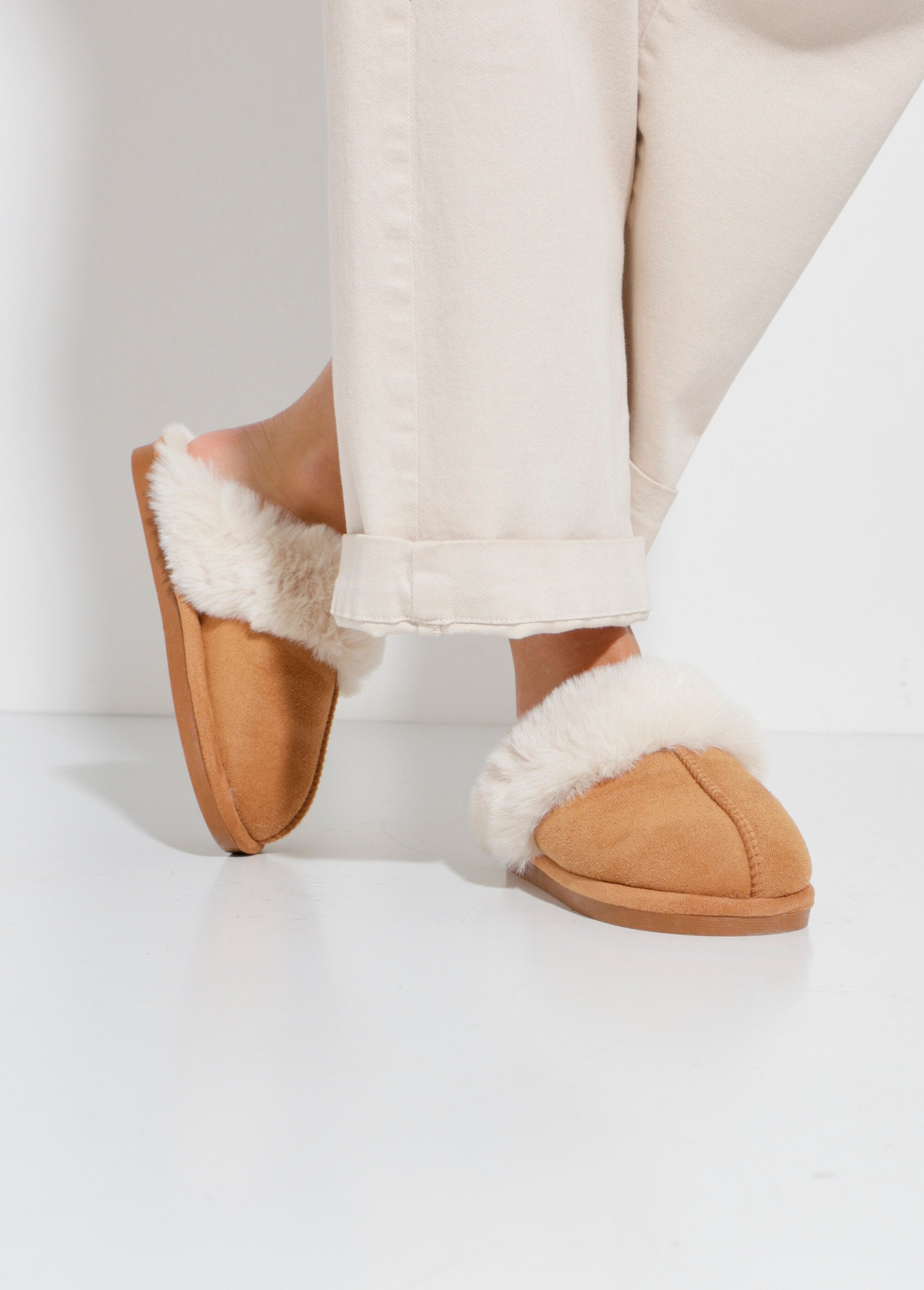 Zapatillas_tipo_mulas_camello_SF1_slim