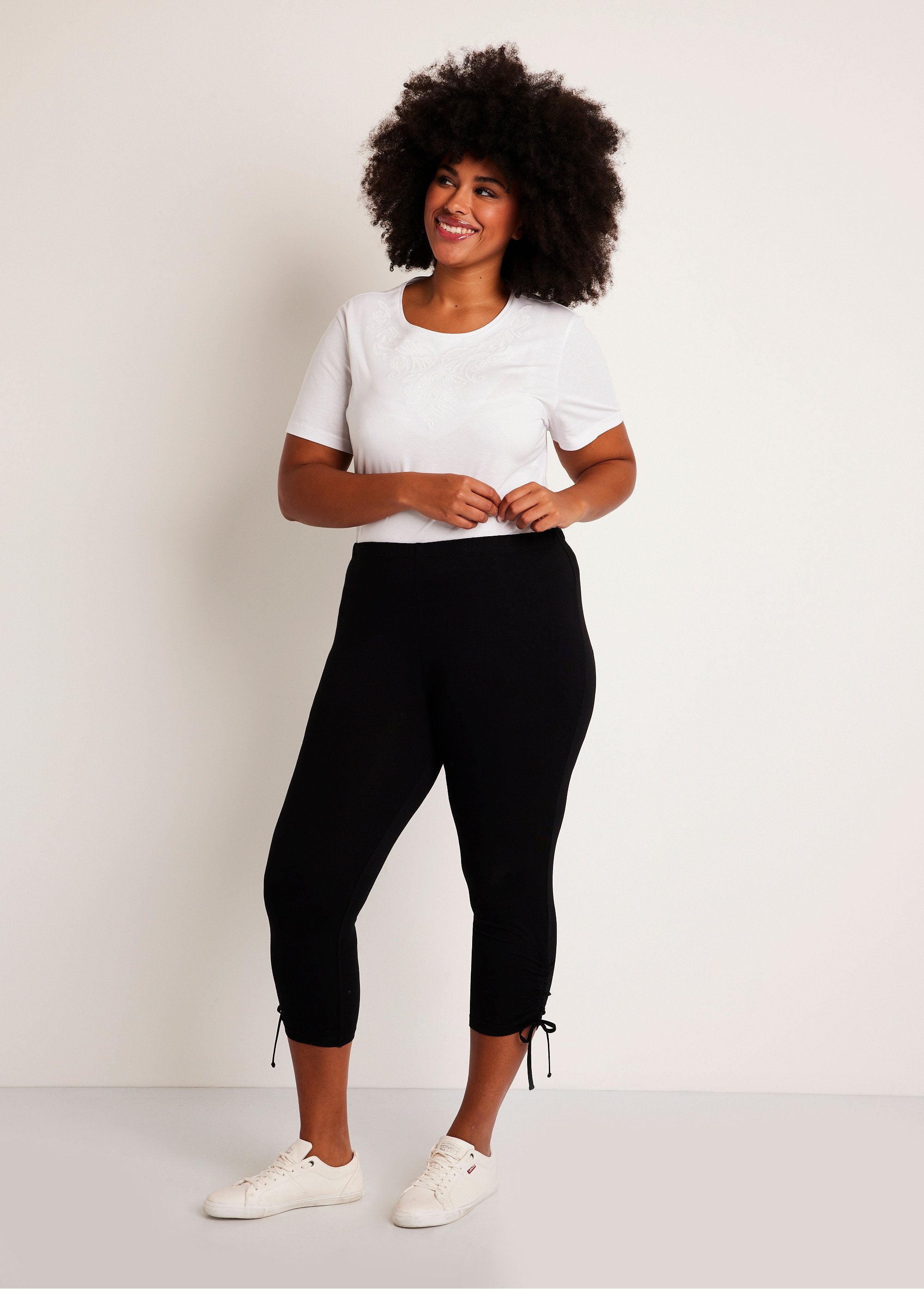 Legging_corto_con_cinturilla_elástica_Negro_liso_SF1_curvy