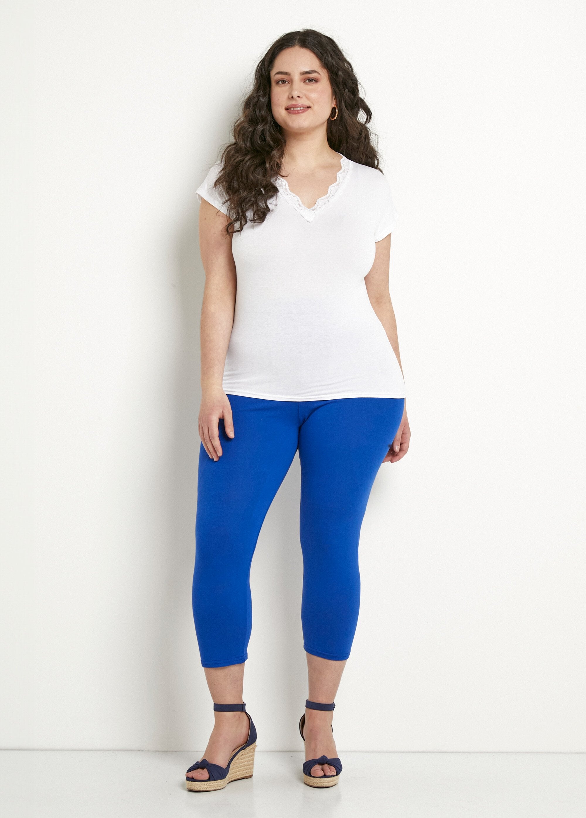 Leggings_cortos_con_cintura_elástica_y_elásticos_azul_liso_SF1_curvy