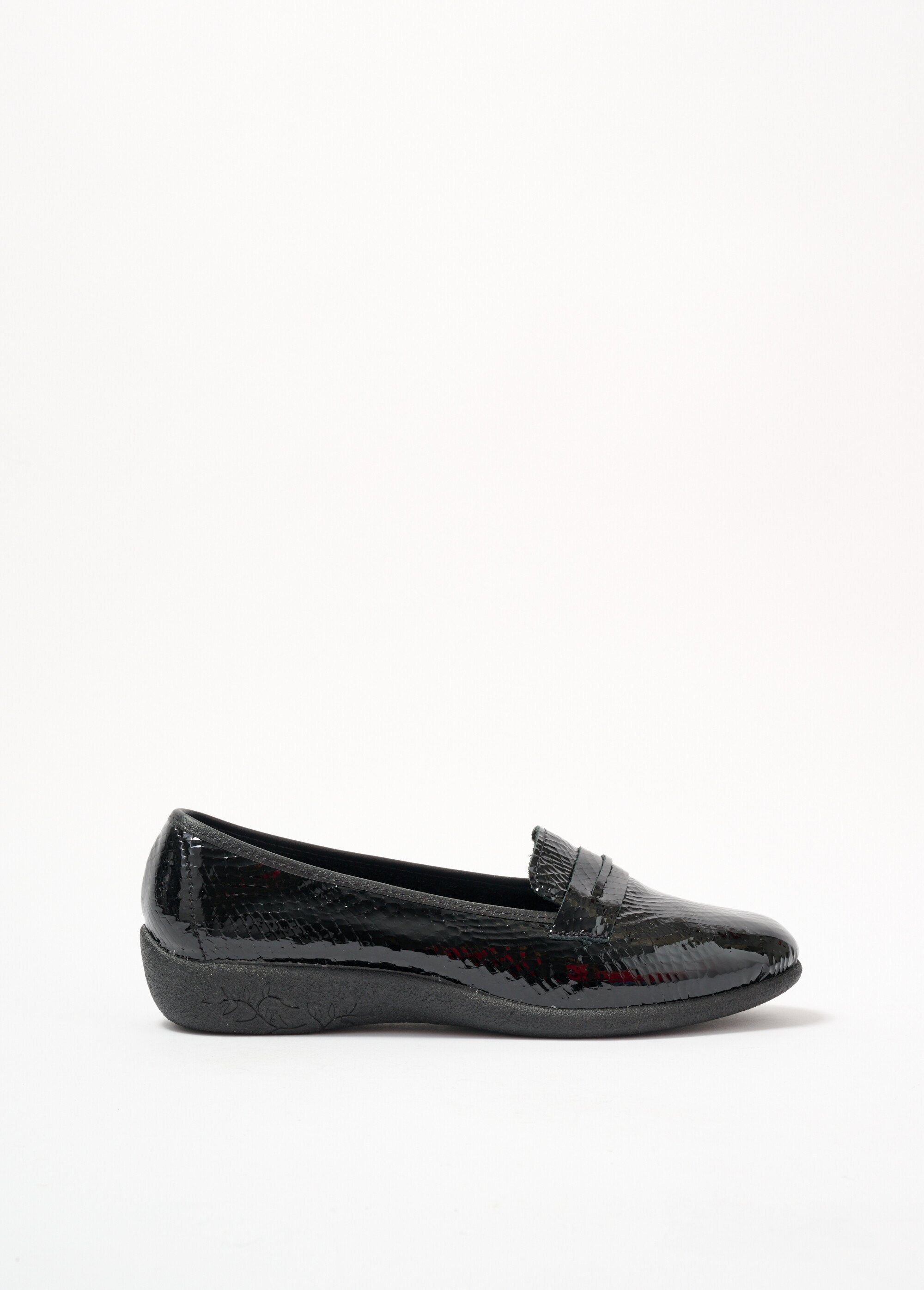 Mocasines_anchos_de_charol_efecto_cocodrilo_Noir_DR1_slim