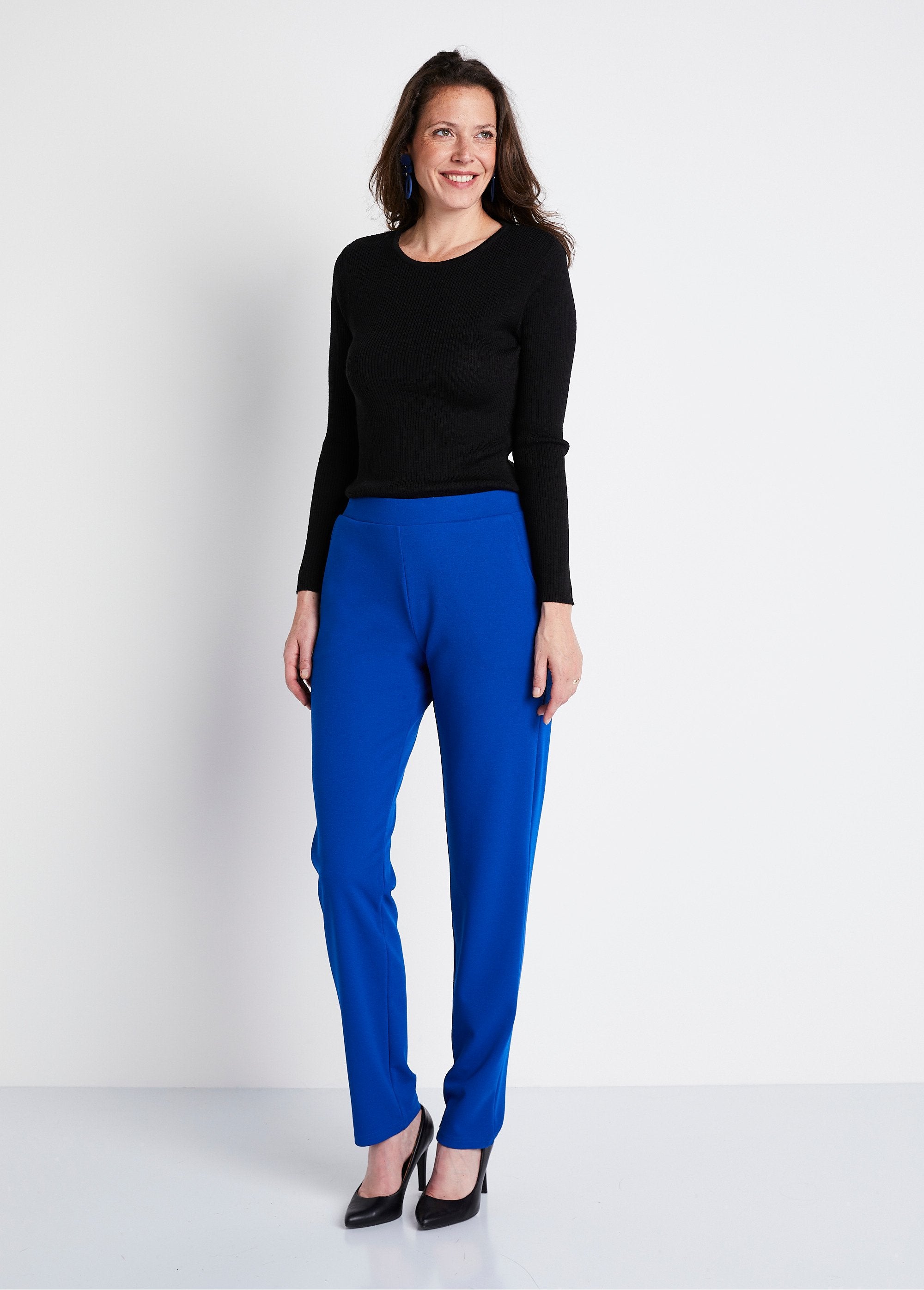 Pantalón_recto_con_cintura_elástica_y_punto_crepé_azul_duro_SF1_slim